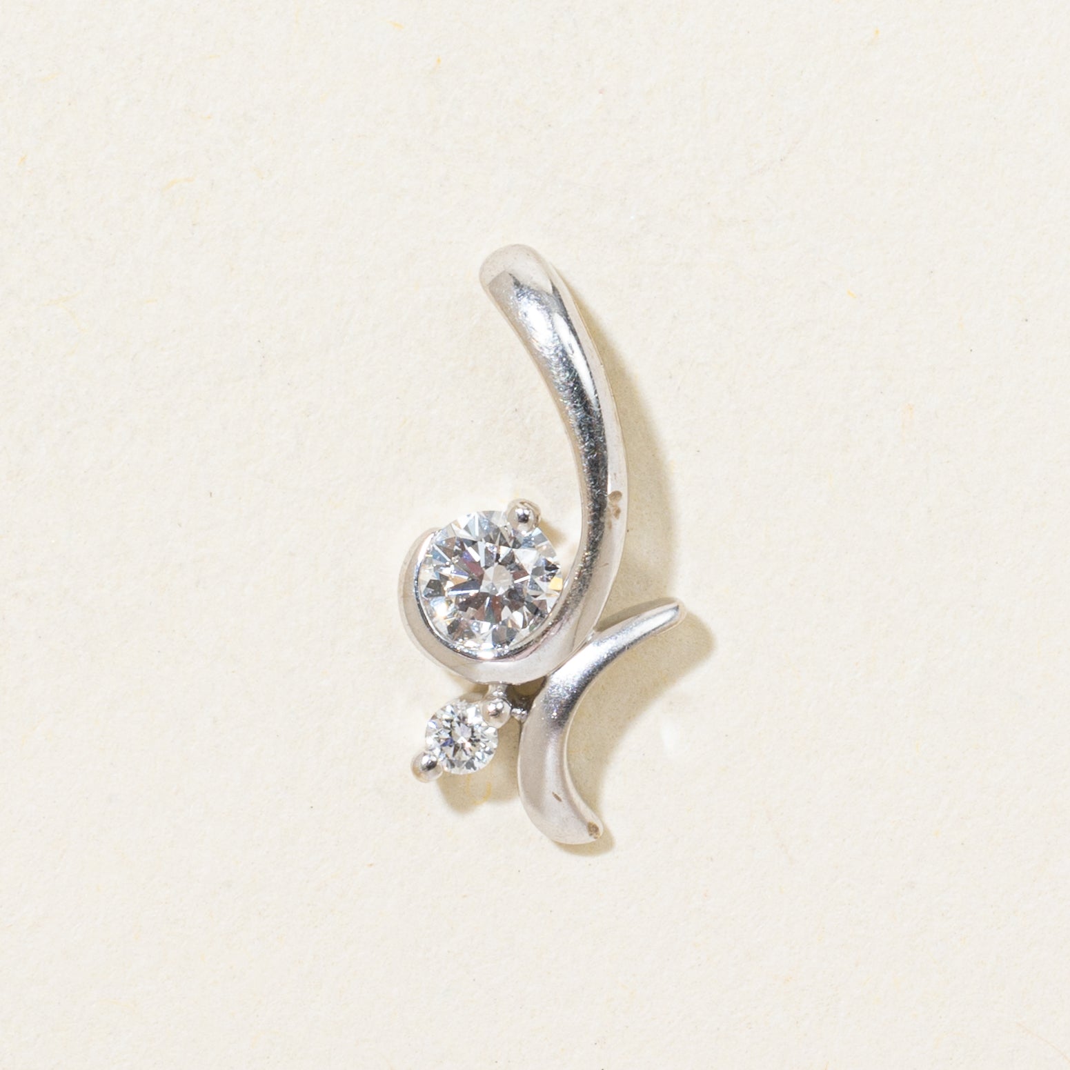 18k White Gold Diamond Swirl Pendant | 0.18ctw