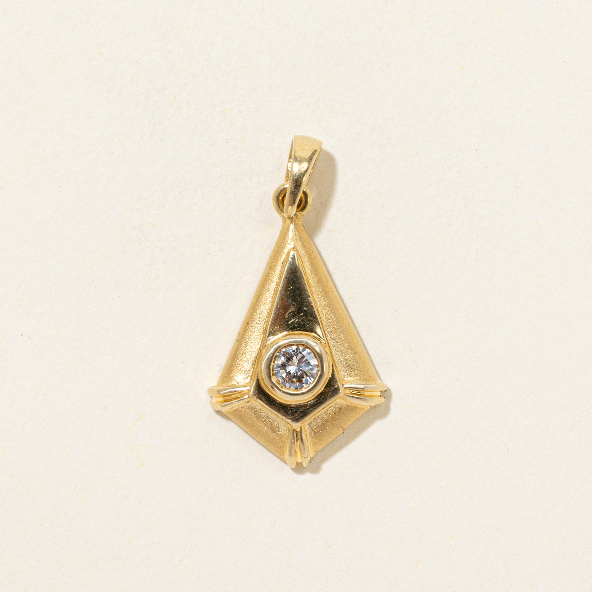 18k Bezel Set Diamond Arrowhead Pendant | 0.14ct