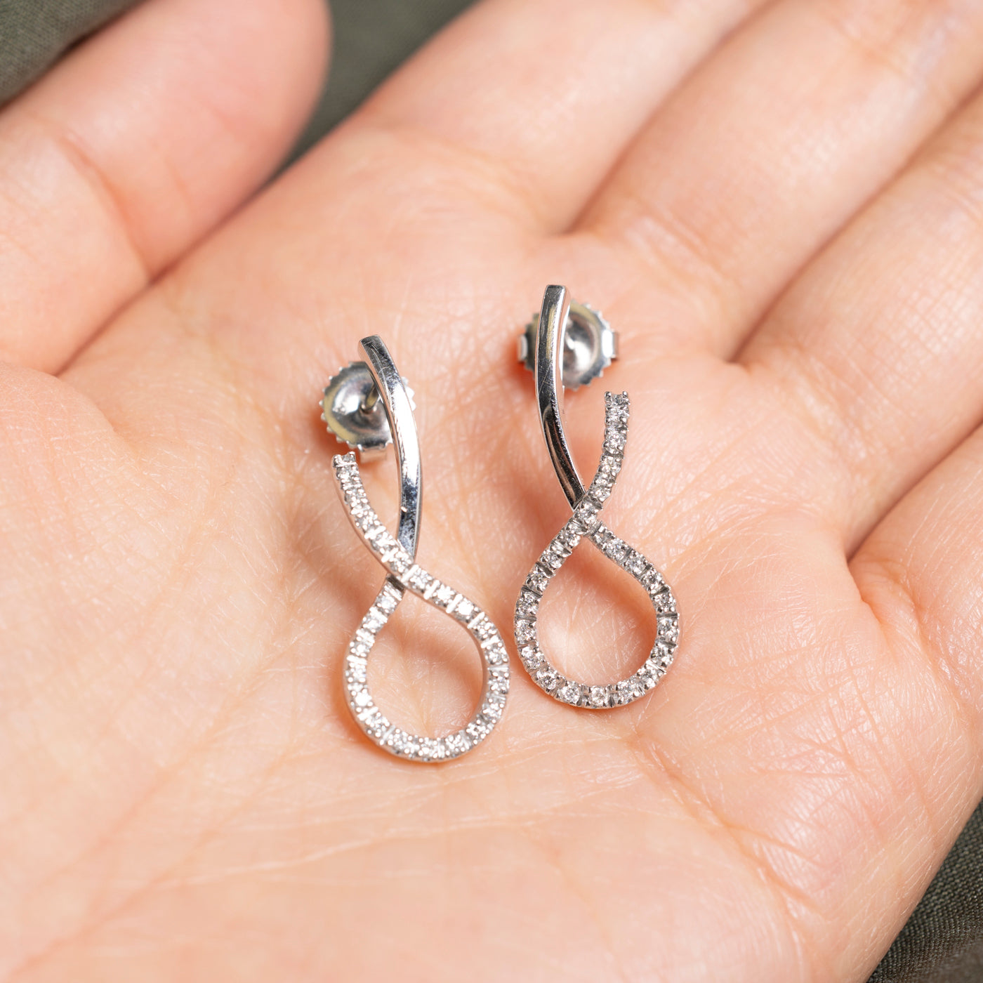 18k White Gold Diamond Cross Over Drop Earrings | 0.30ctw