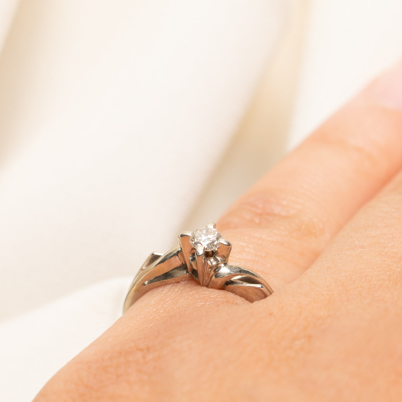 18k Solitaire Diamond Twisted Bypass Ring | 0.19ct | SZ 6