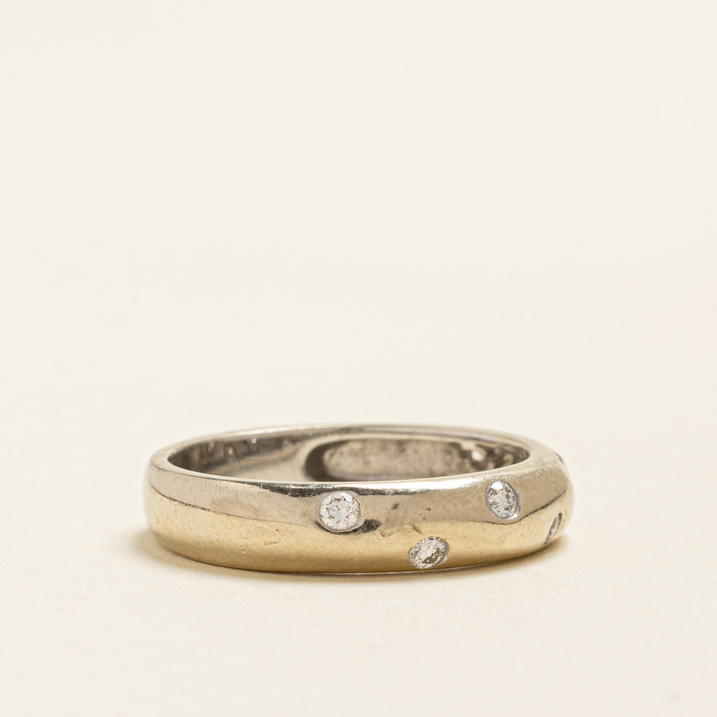 Flush Set Scattered Diamond Band | 0.21ctw | SZ 7