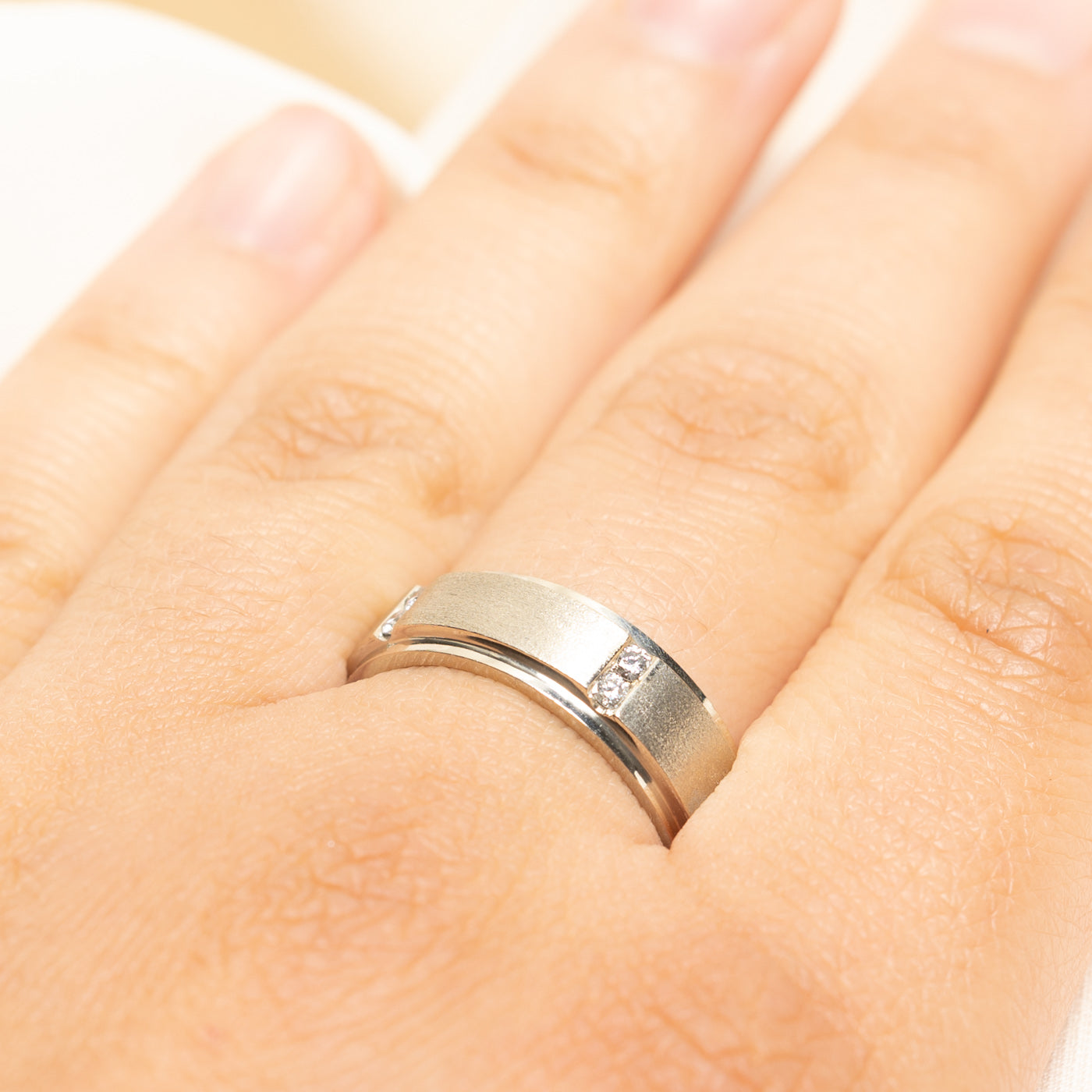 19k Diamond Column Matte Band | 0.38ctw | 6.80mm | SZ 10