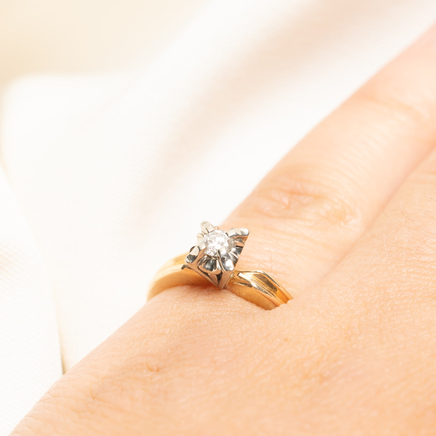 Solitaire High Set Diamond Grooved Ring | 0.15ct | SZ 5.25