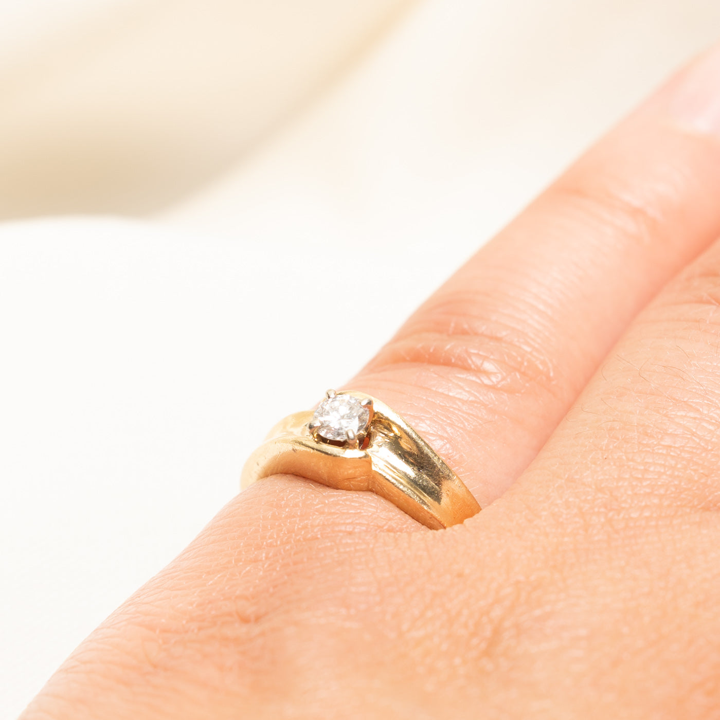 Solitaire Diamond Grooved Ring | 0.20ct | SZ 5.25