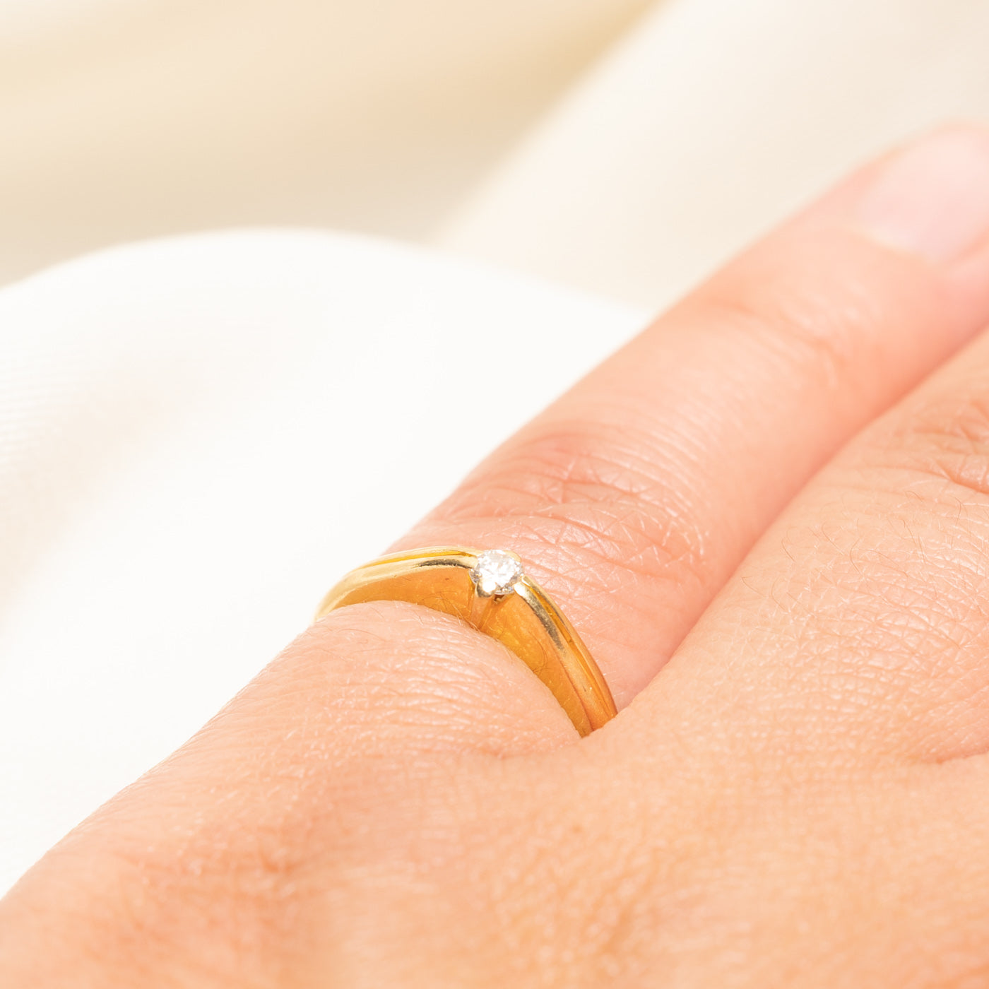 18k Solitaire Diamond Petite Ring | 0.07ct | SZ 4.5