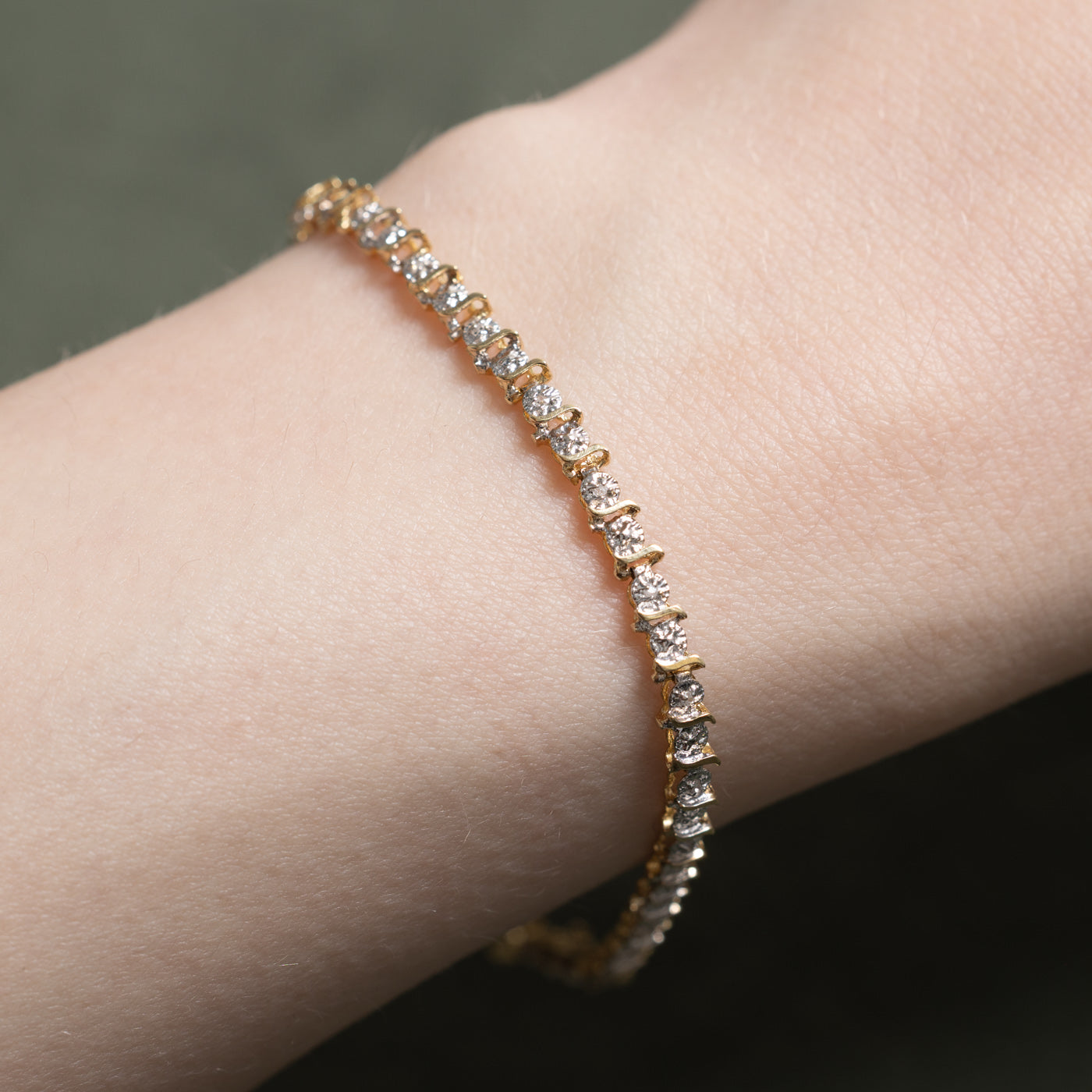 10K Yellow Gold Illusion Set Diamond Swirl Tennis Bracelet | 0.10ctw | 7"