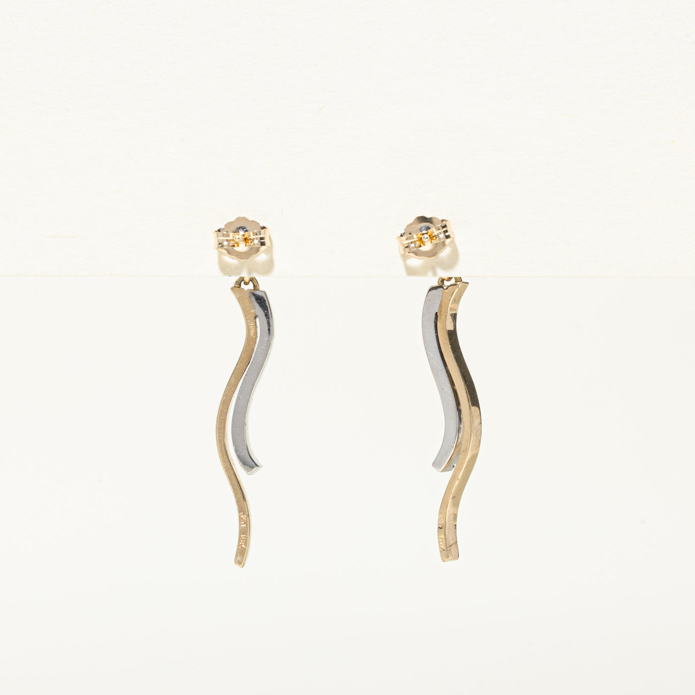 Boucles d'oreilles pendantes en or bicolore serties de diamants en forme de vague | 0,08 ct au total