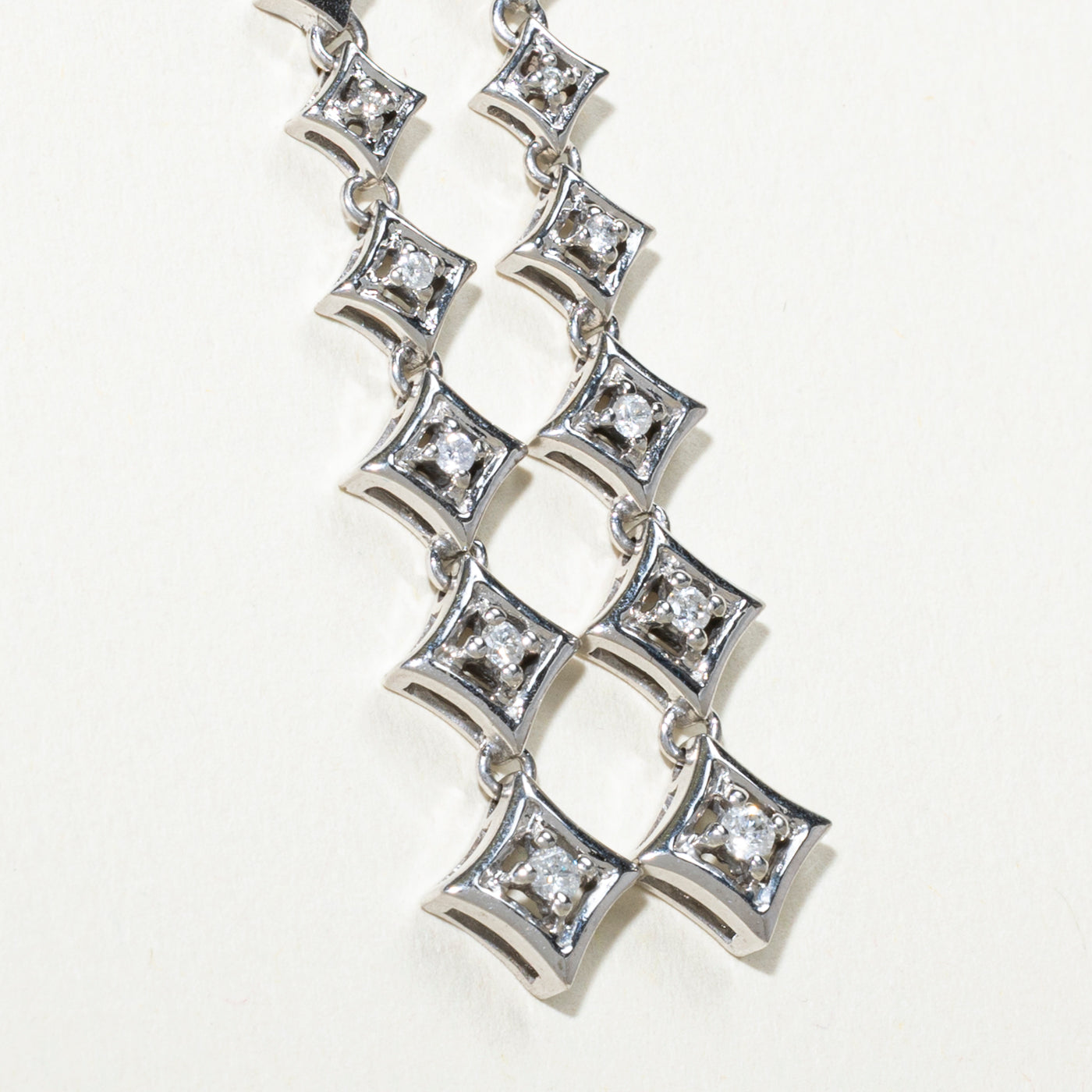 Boucles d'oreilles pendantes géométriques en diamants | 0,17 ct