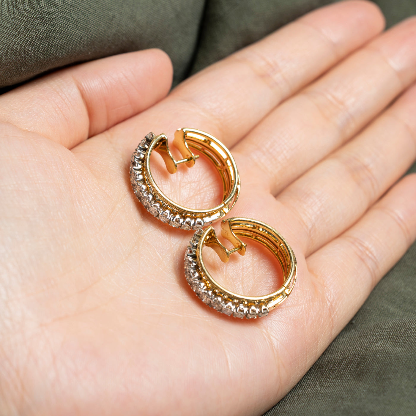 Boucles d'oreilles créoles texturées en or 14 carats serties de diamants | 1,5 ct au total | 25 mm