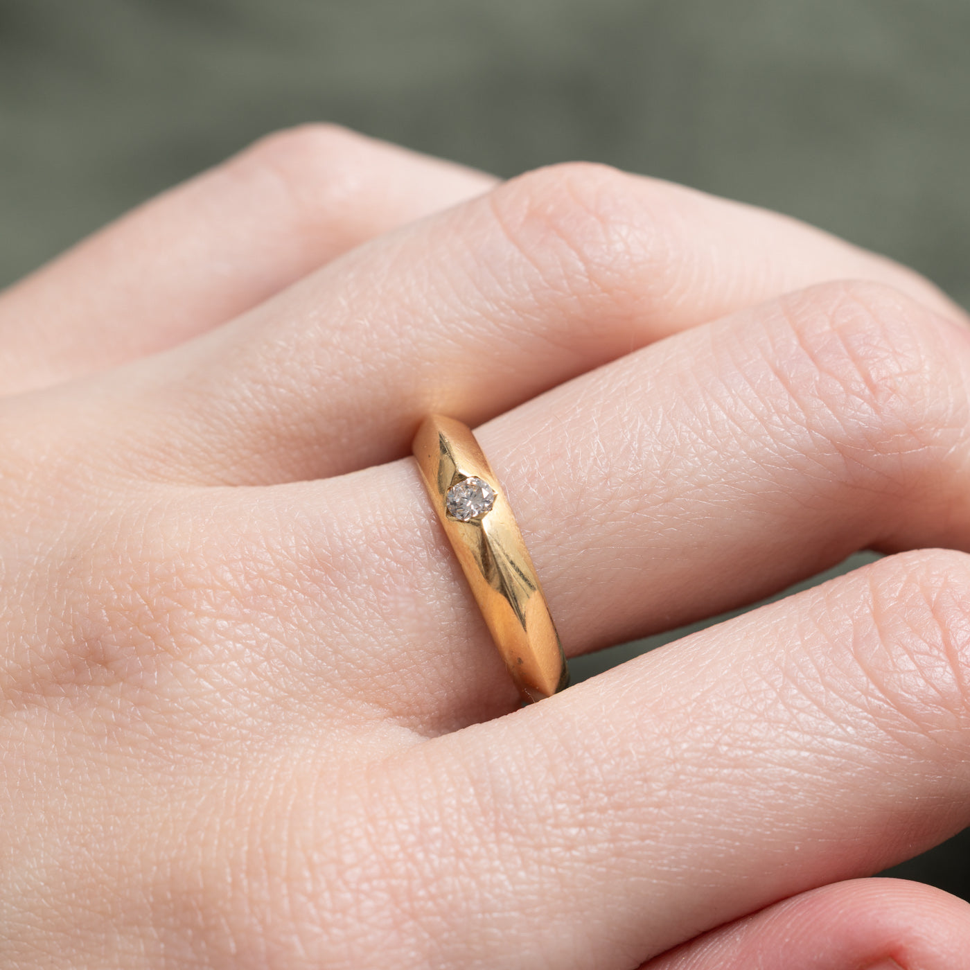 18k Solitaire Diamond Knife Edge Ring | 0.10ct | SZ 6.75