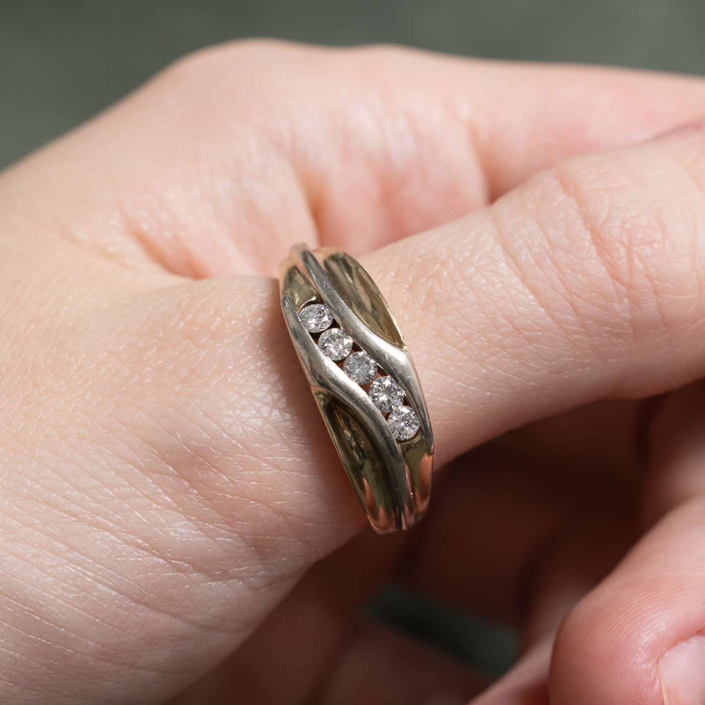 Two Tone Diagonal Diamond Grooved Ring | 0.44ctw | SZ 10.25