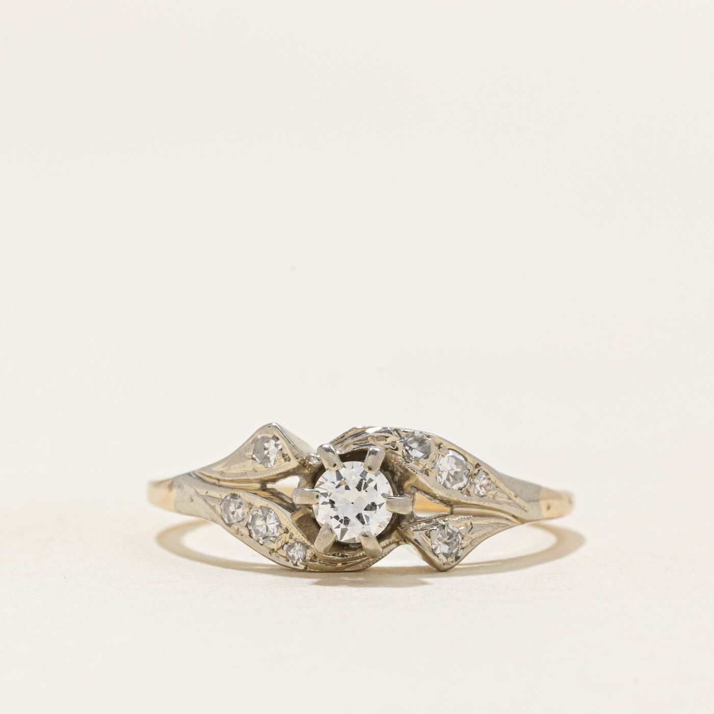 Bague bicolore ornée de diamants | 0,18 ct, 0,12 ct au total | Taille 7,75 |