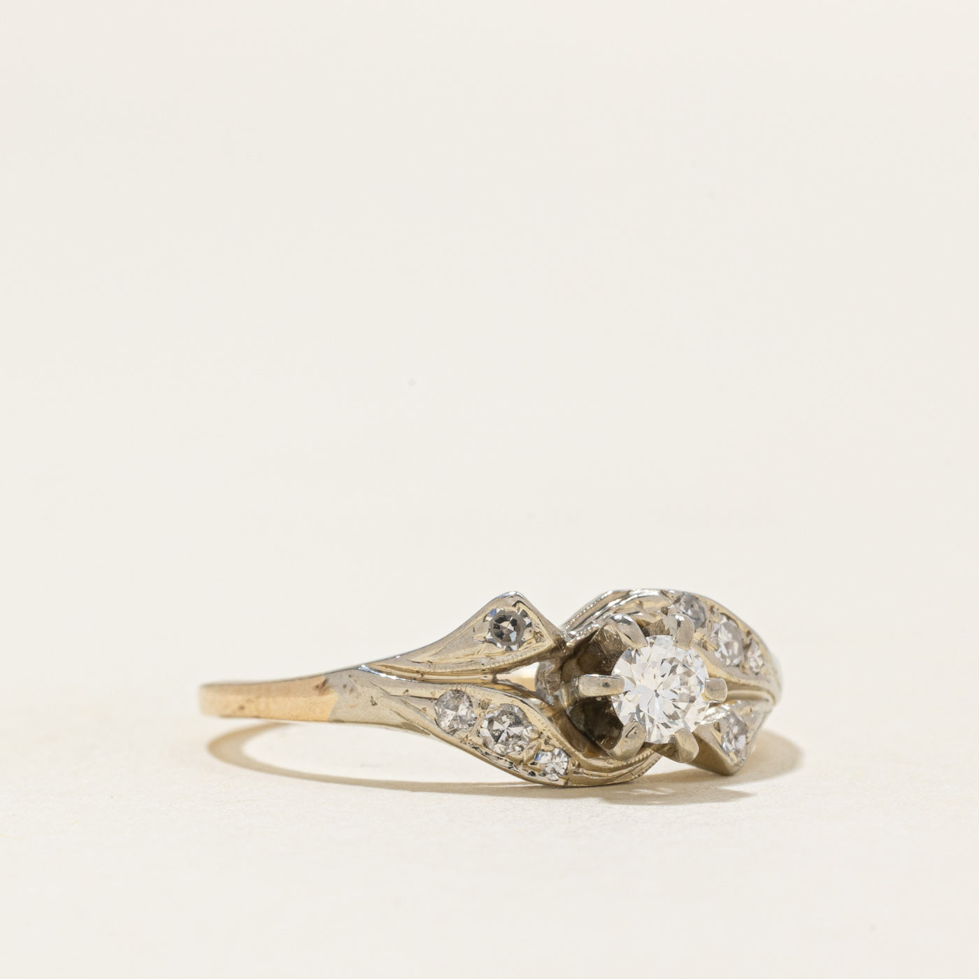 Bague bicolore ornée de diamants | 0,18 ct, 0,12 ct au total | Taille 7,75 |