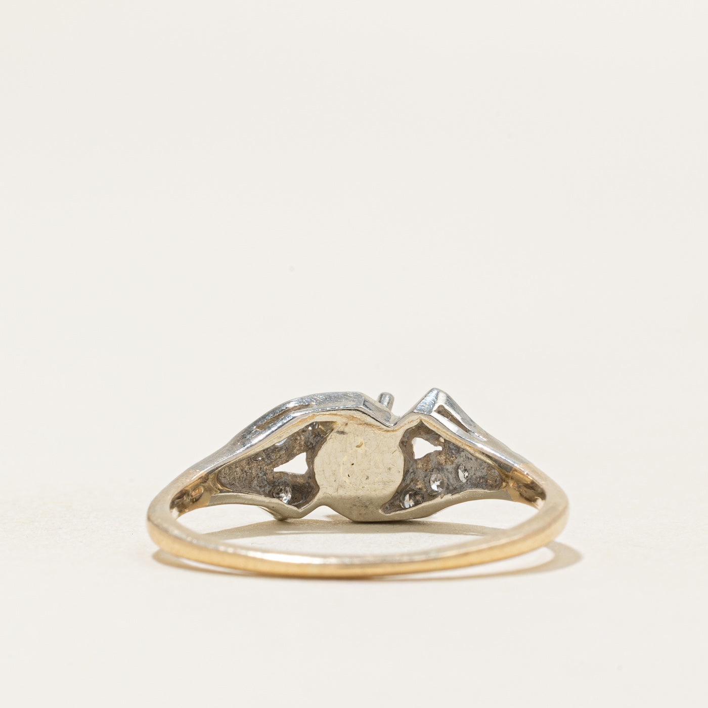 Bague bicolore ornée de diamants | 0,18 ct, 0,12 ct au total | Taille 7,75 |