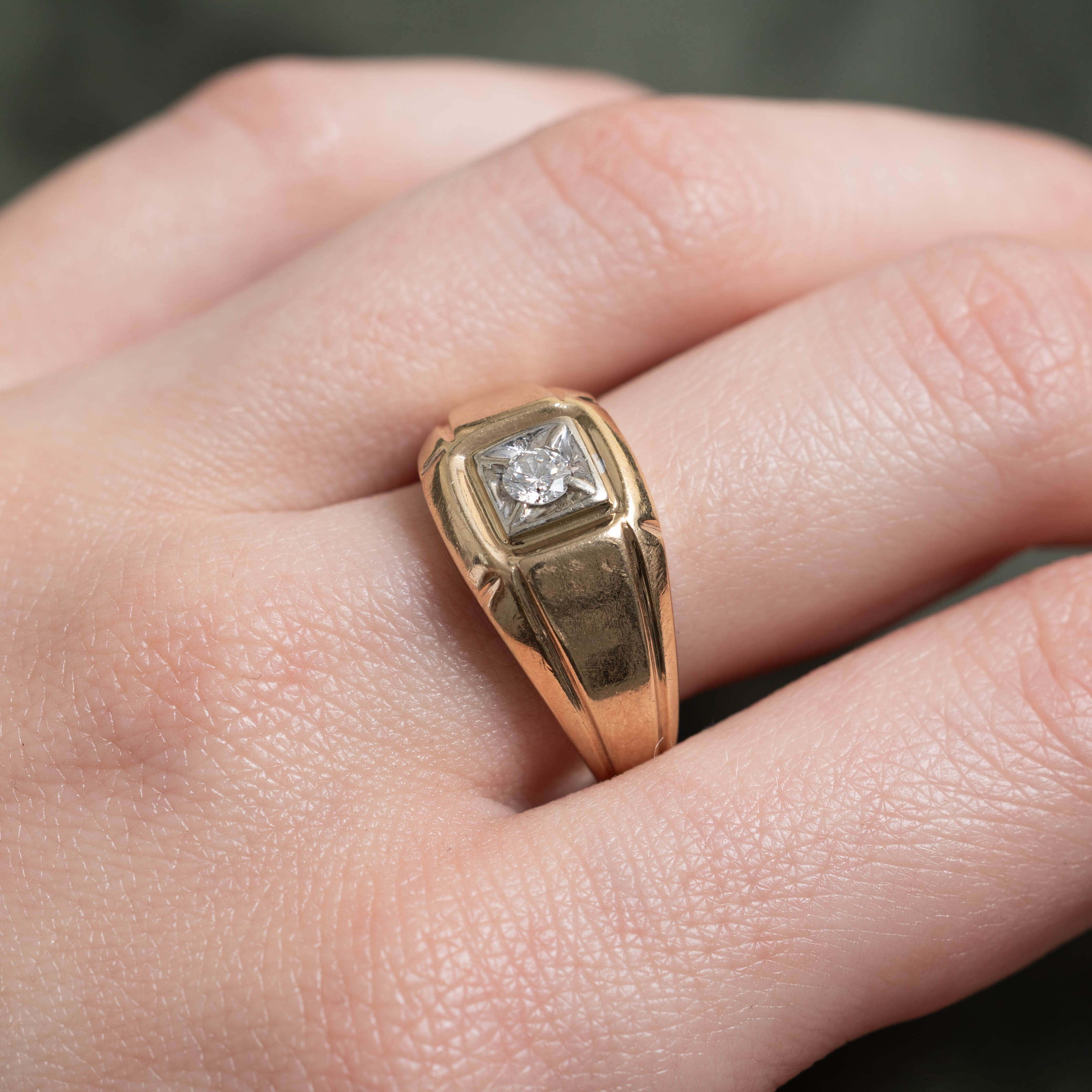 10k Illusion Set Diamond Grooved Dome Ring | 0.18ct | SZ 7.75