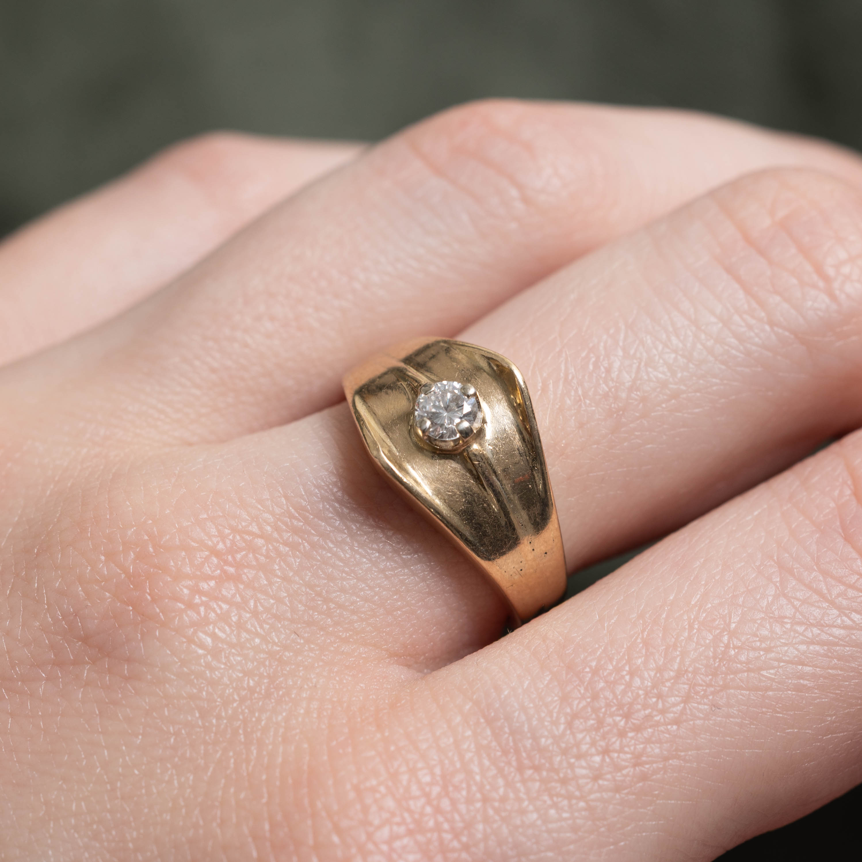 10k Solitaire Diamond Grooved Dome Ring | 0.20ct VS1/VS2 G/H | SZ 6.75