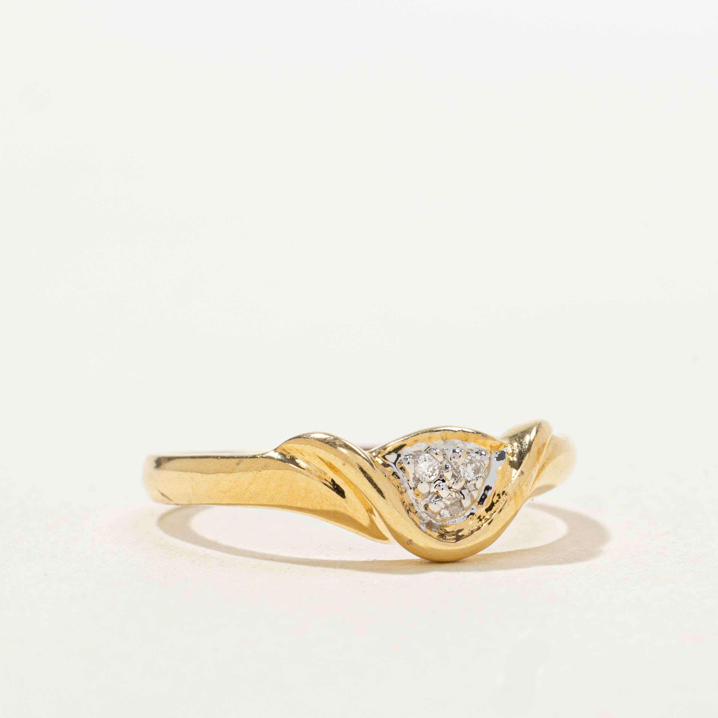 18k Diamond Grooved Chevron Ring | 0.02ctw | SZ 6.25