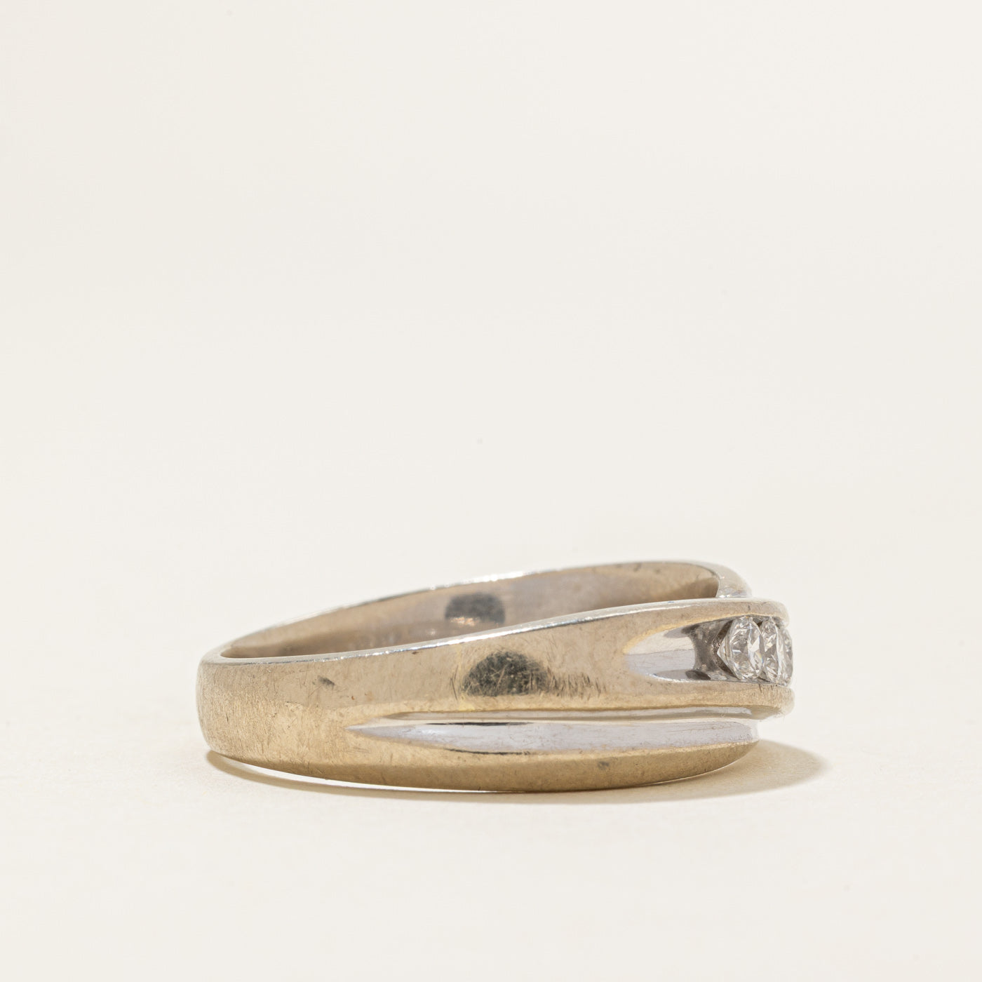 Bague croisée à cinq diamants sertis en diagonale | 0,5 ct au total | Taille 11,25 |