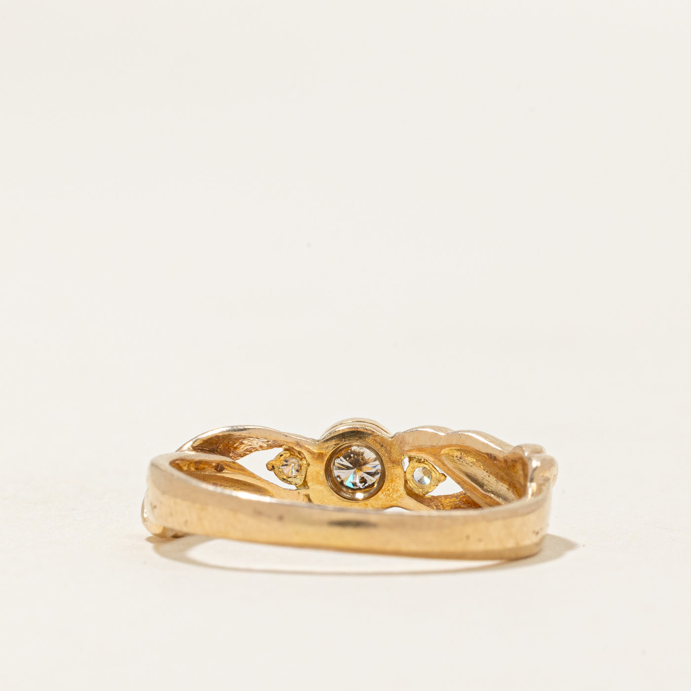 Bezel Set Diamond Twisted Ring | 0.16ctw | SZ 5.5 |