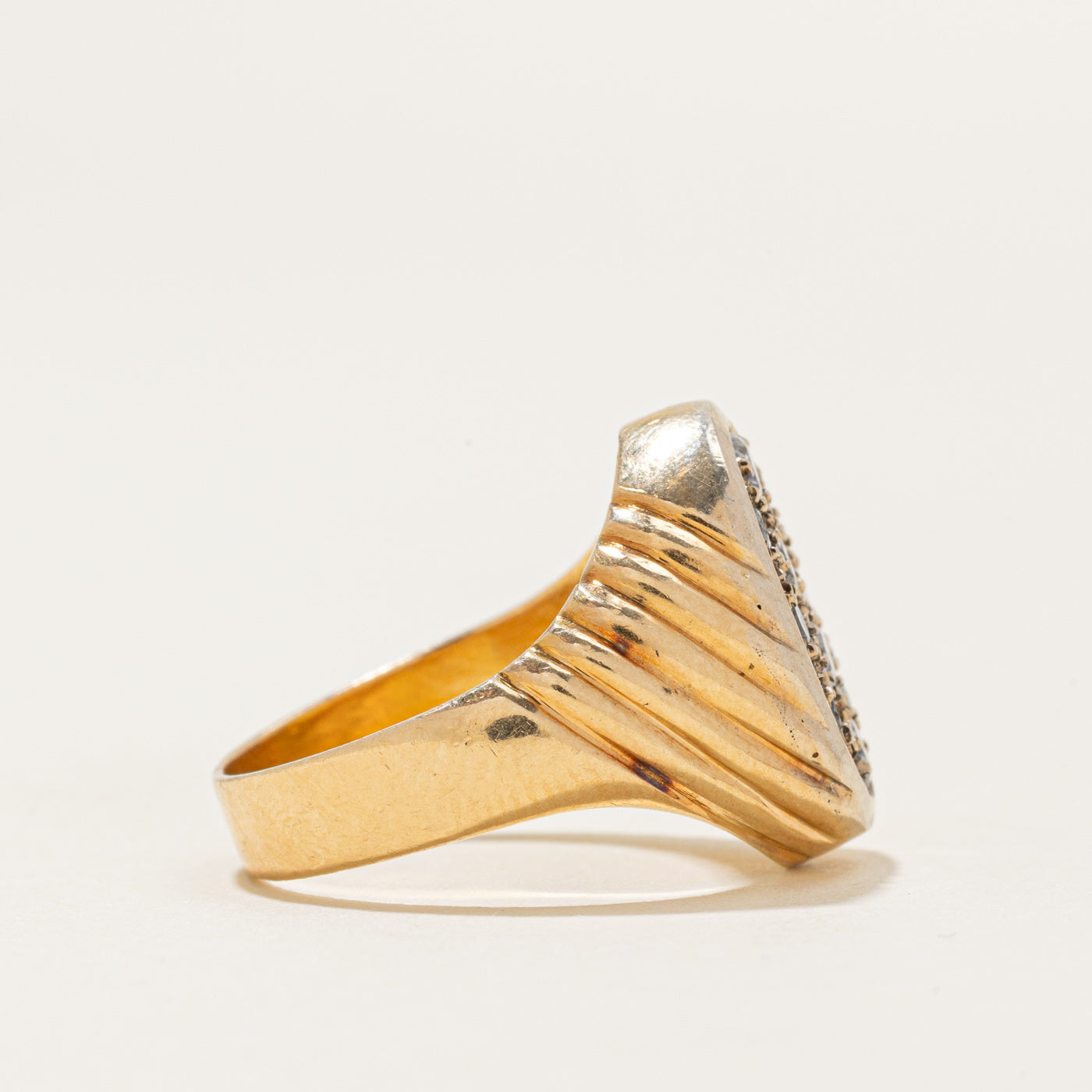 16k Diamond Oval Cluster Grooved Signet Ring | 0.35ctw | SZ 6.0 |