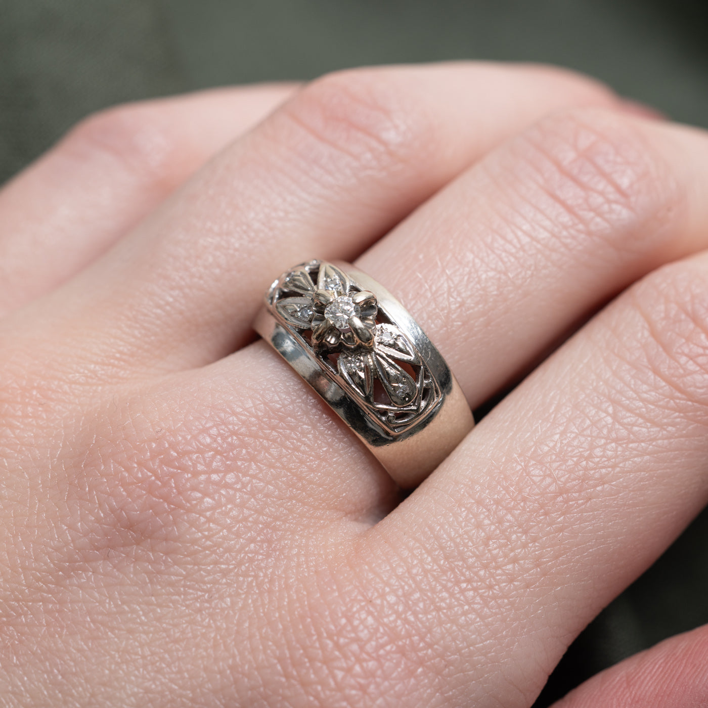 Diamond Floral Design Band | 0.13ctw | SZ 7.75