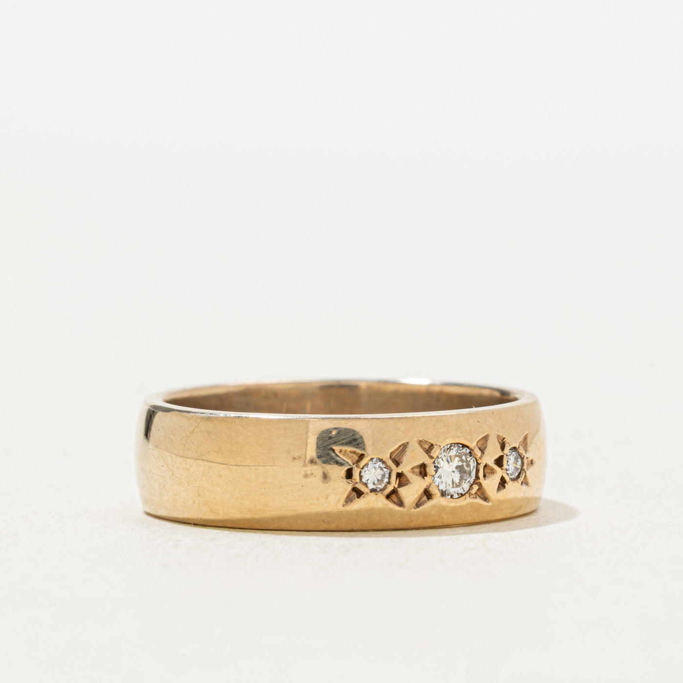 Bague sertie de trois diamants en forme d'étoile | 0,12 ct au total | Taille 7,0