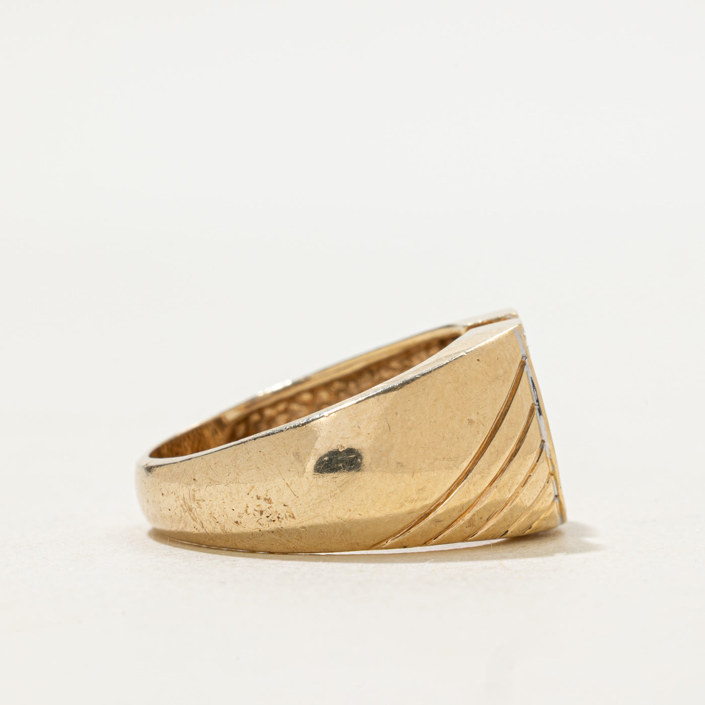 Diamond Horseshoe Grooved Ring | 0.11ctw | SZ 8.75