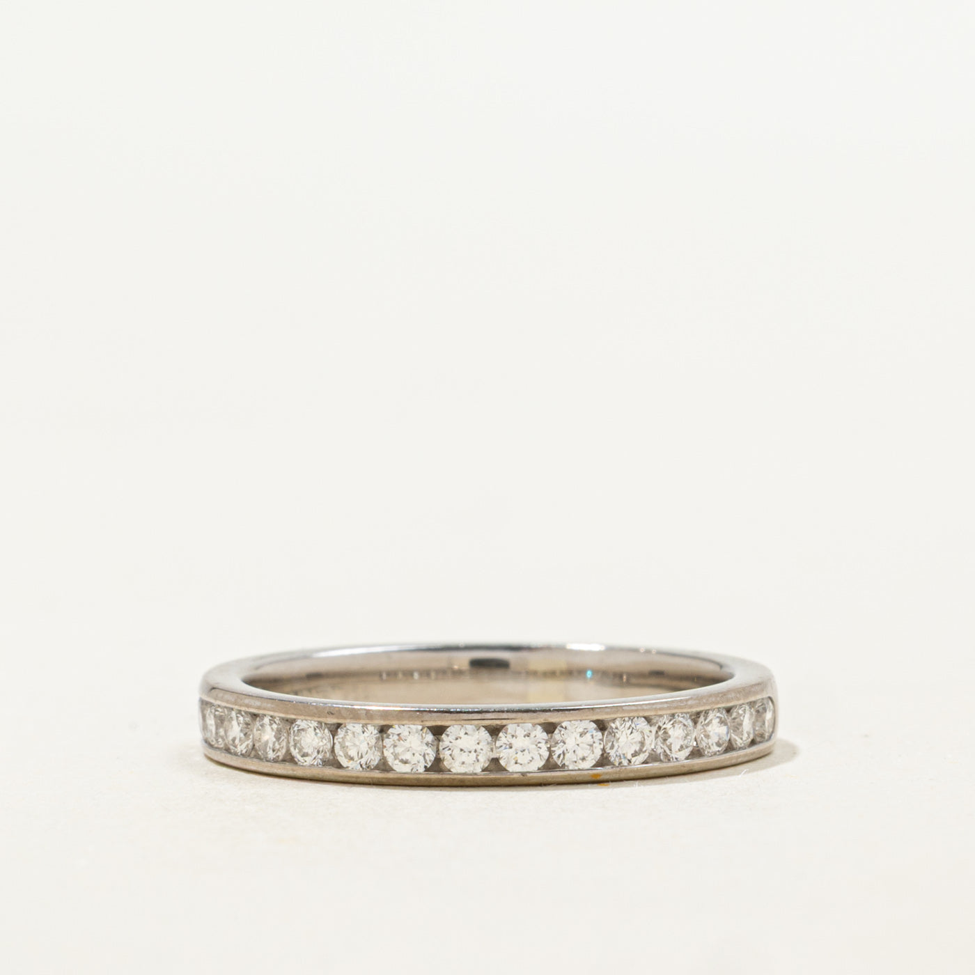 Alliance demi-éternité en or blanc 18 carats sertie de diamants | 0,42 ct | 2,80 mm | Taille 7