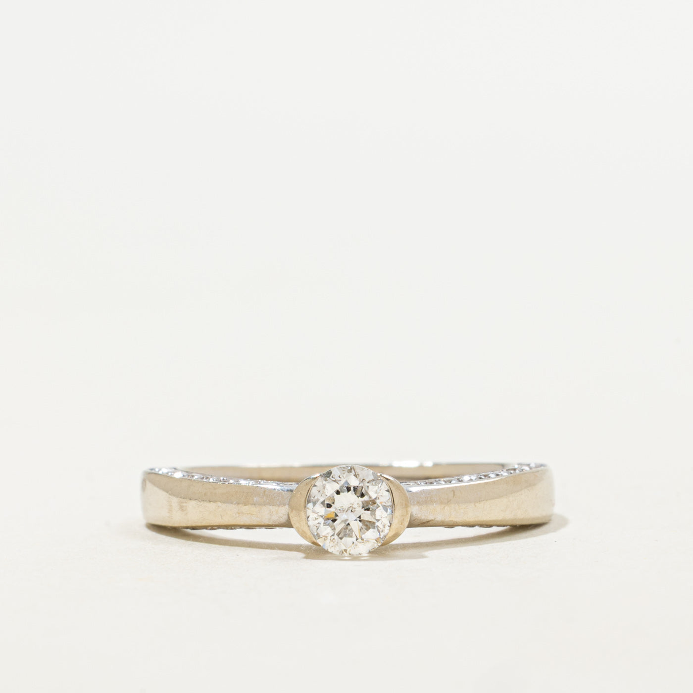 Bague en or blanc 14 carats ornée de diamants | 0,61 ct | Taille 7,5