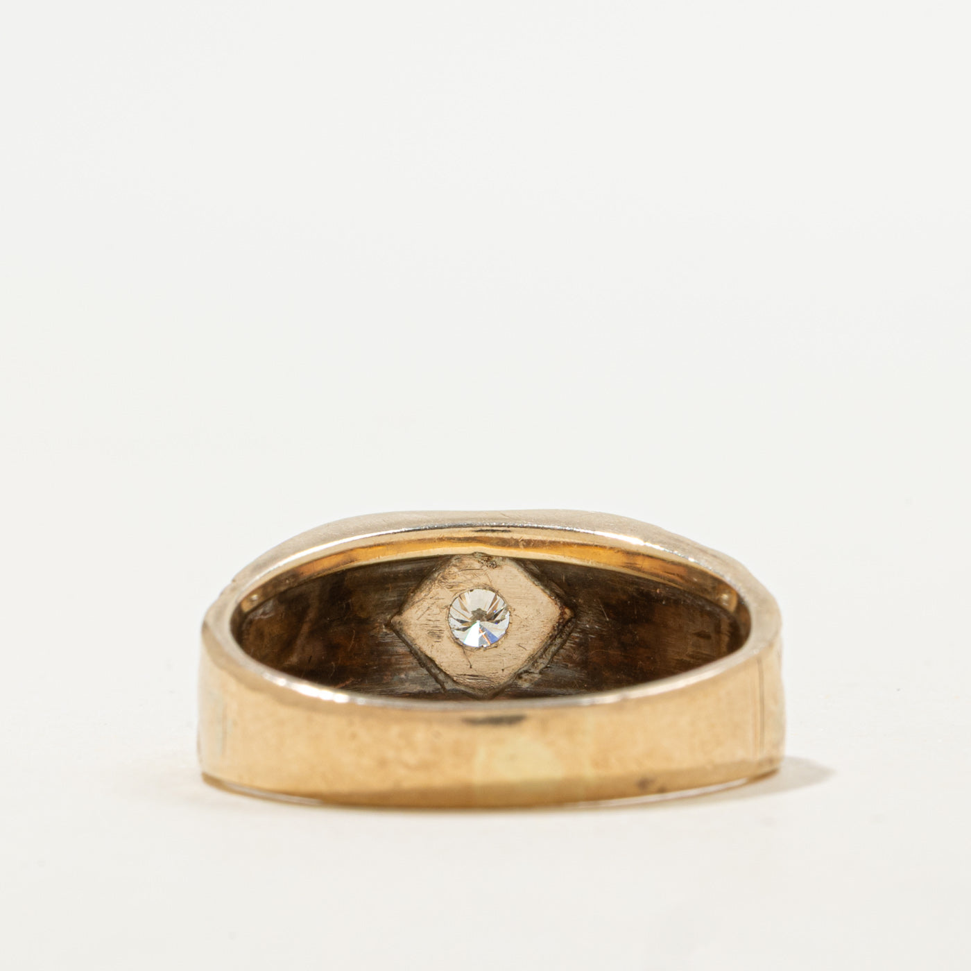 10K Solitaire Diamond Engraved Band | SZ 11.0