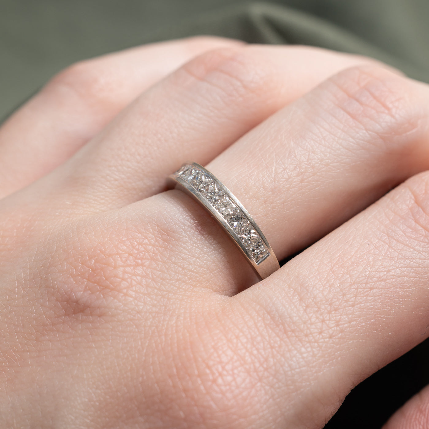 Alliance demi-éternité en or 14 carats sertie de diamants taille princesse | 1,20 ct au total | Taille 7,25