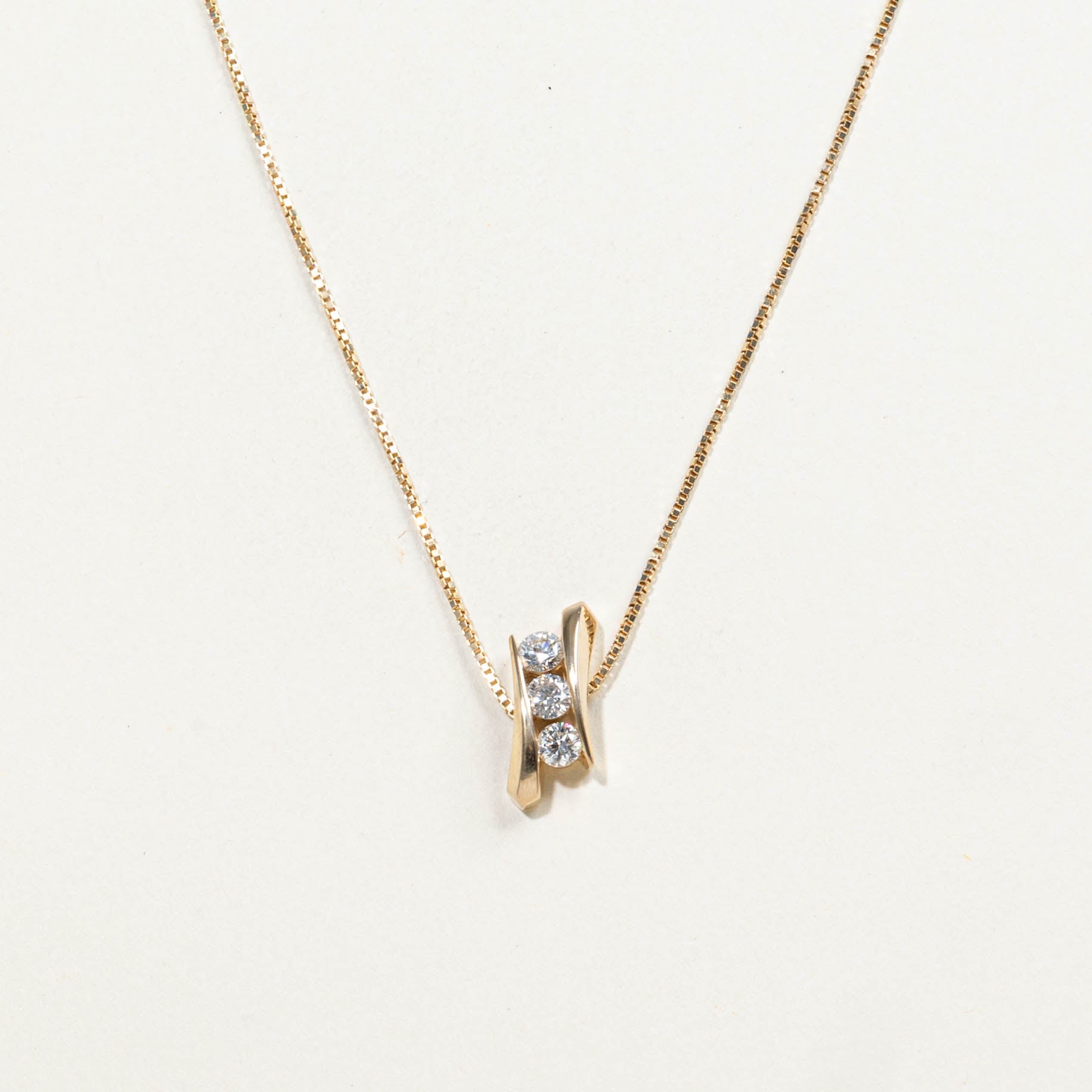 14k Three Stone Diamond Pendant Necklace | 0.50ctw | 18"