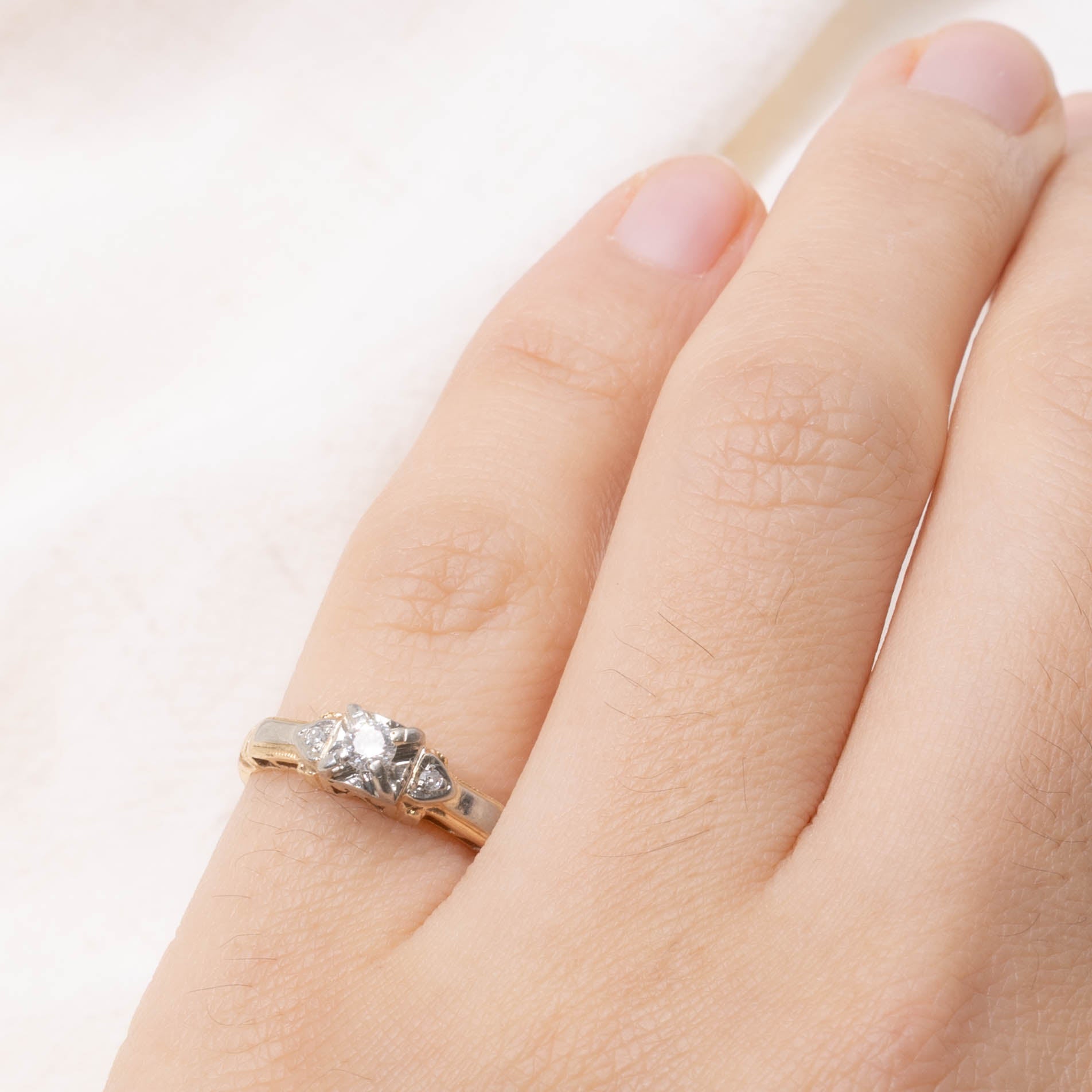 14k Illusion Set Diamond Accented Ring | 0.12ctw | SZ 3.75