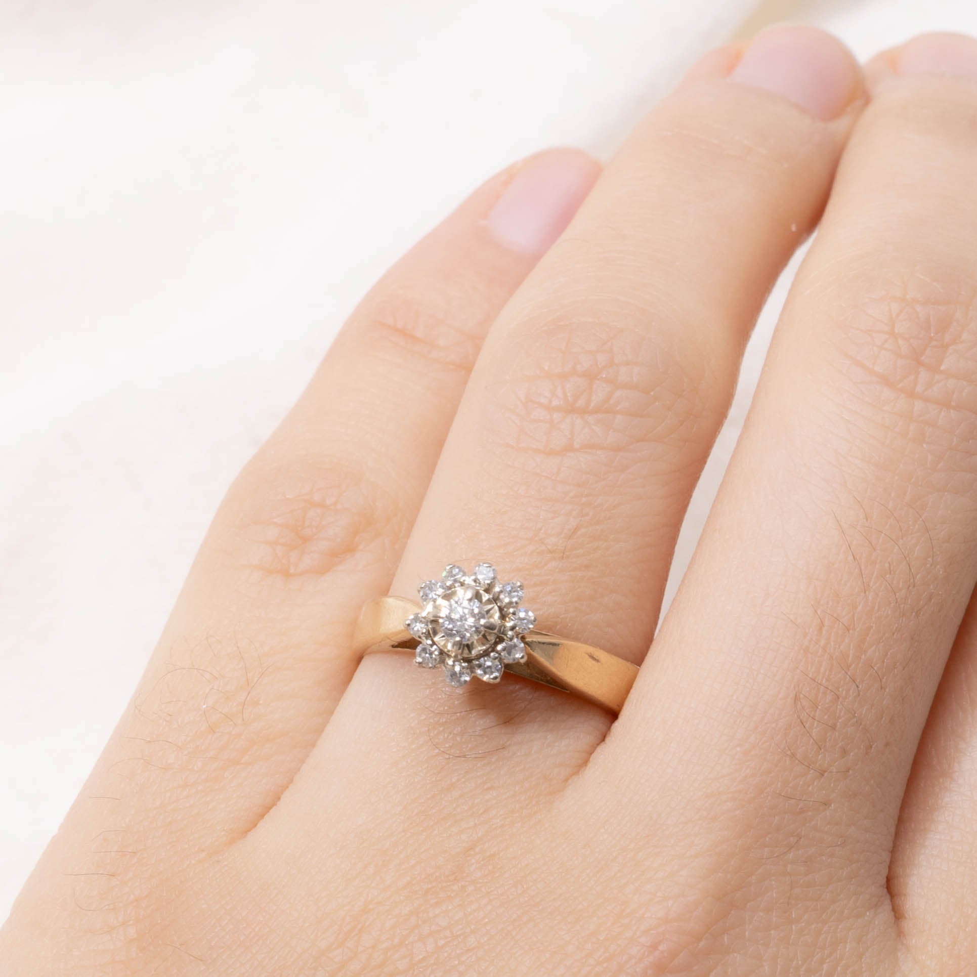 14k Illusion Set Diamond Petal Halo Ring | 0.19ctw | SZ 7