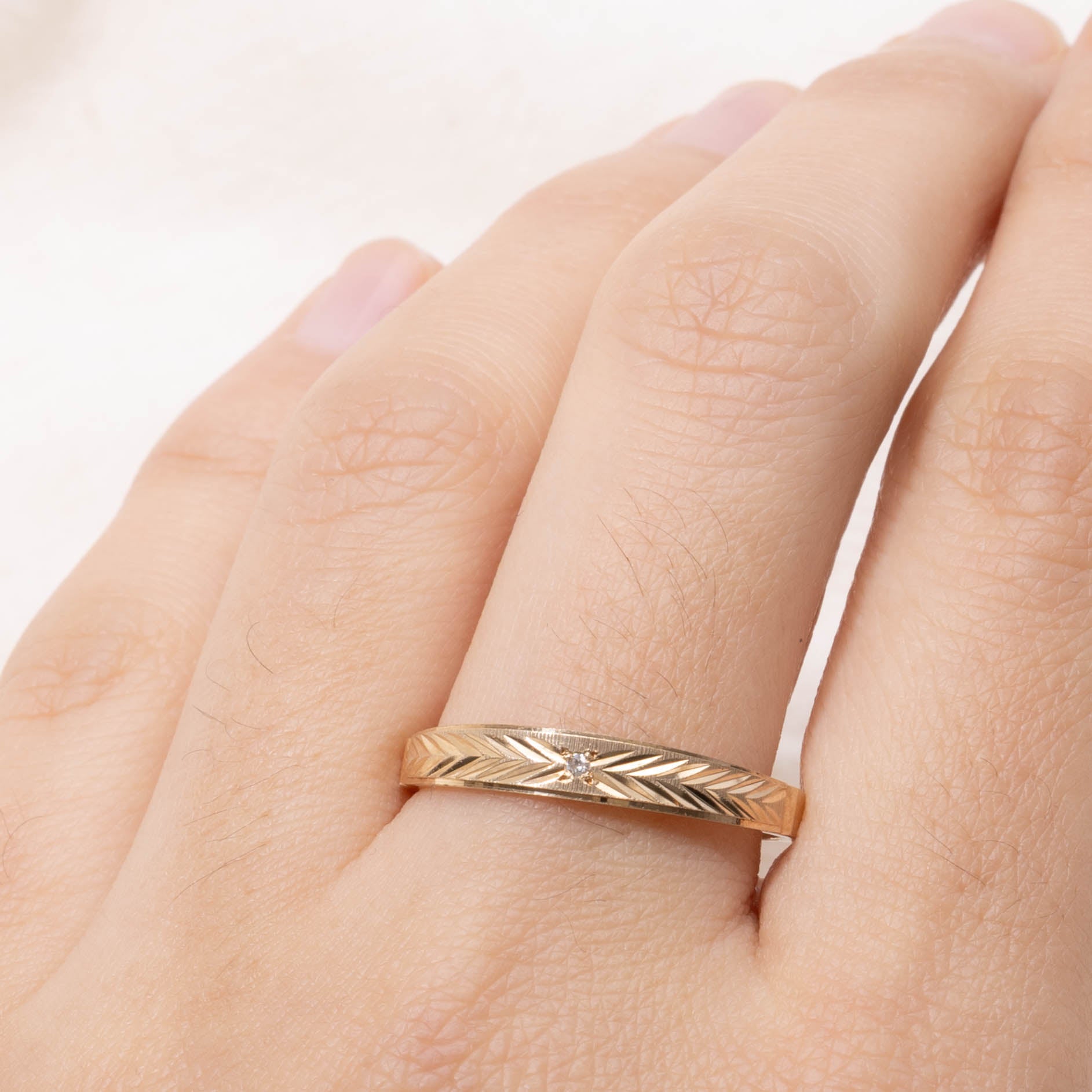 10k Star Set Diamond Engraved Band | SZ 10.5