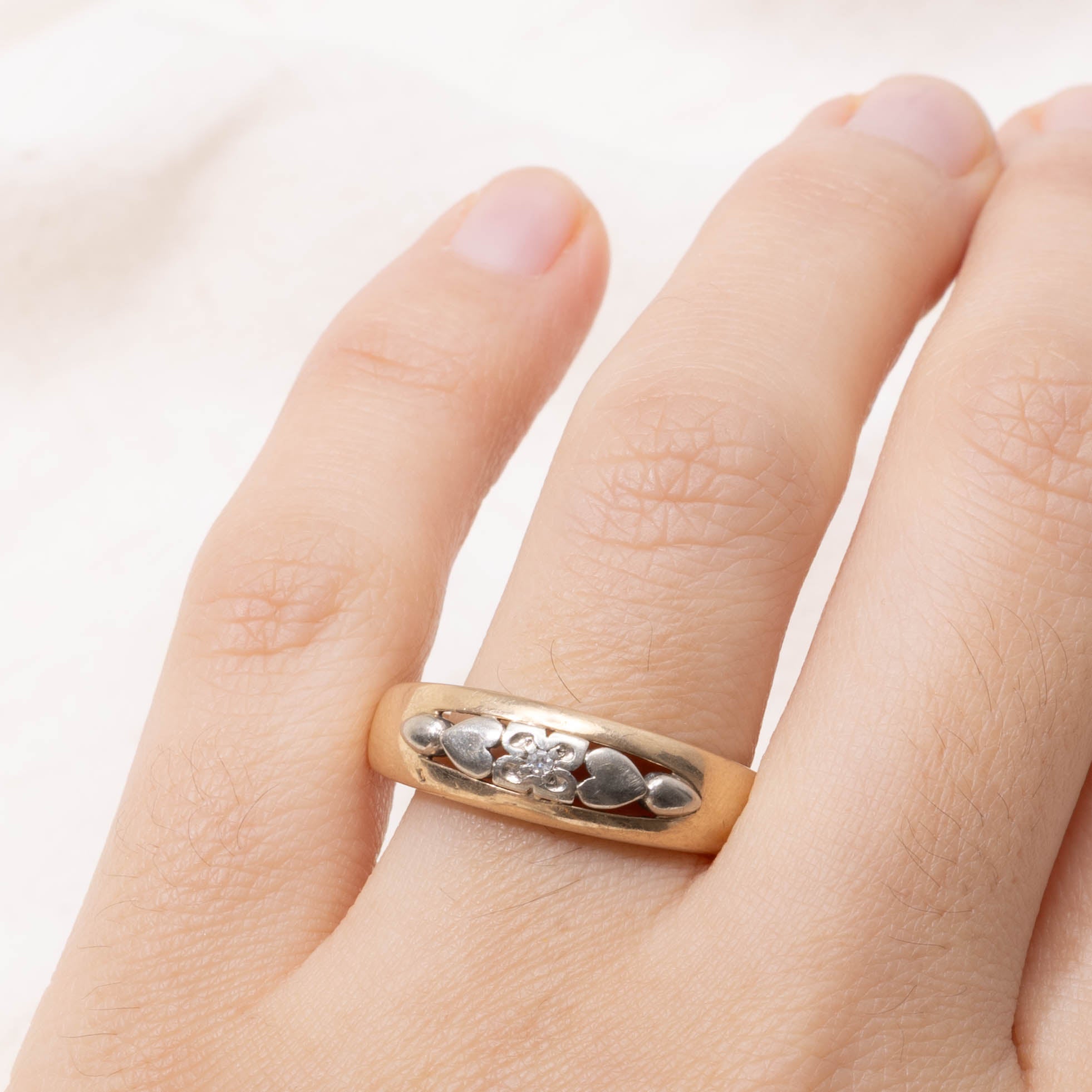Vintage Canadian Diamond Floral Detail Ring | SZ 10.75