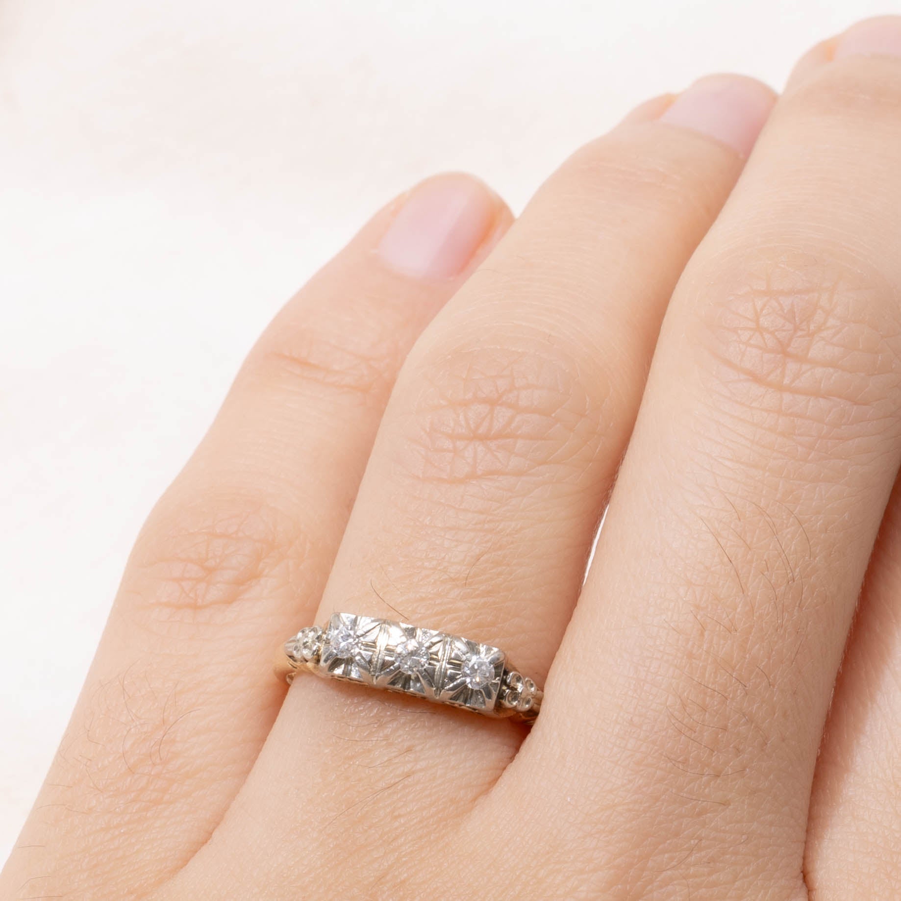 14k Illusion Set Three Stone Diamond Engraved Ring | SZ 6.75