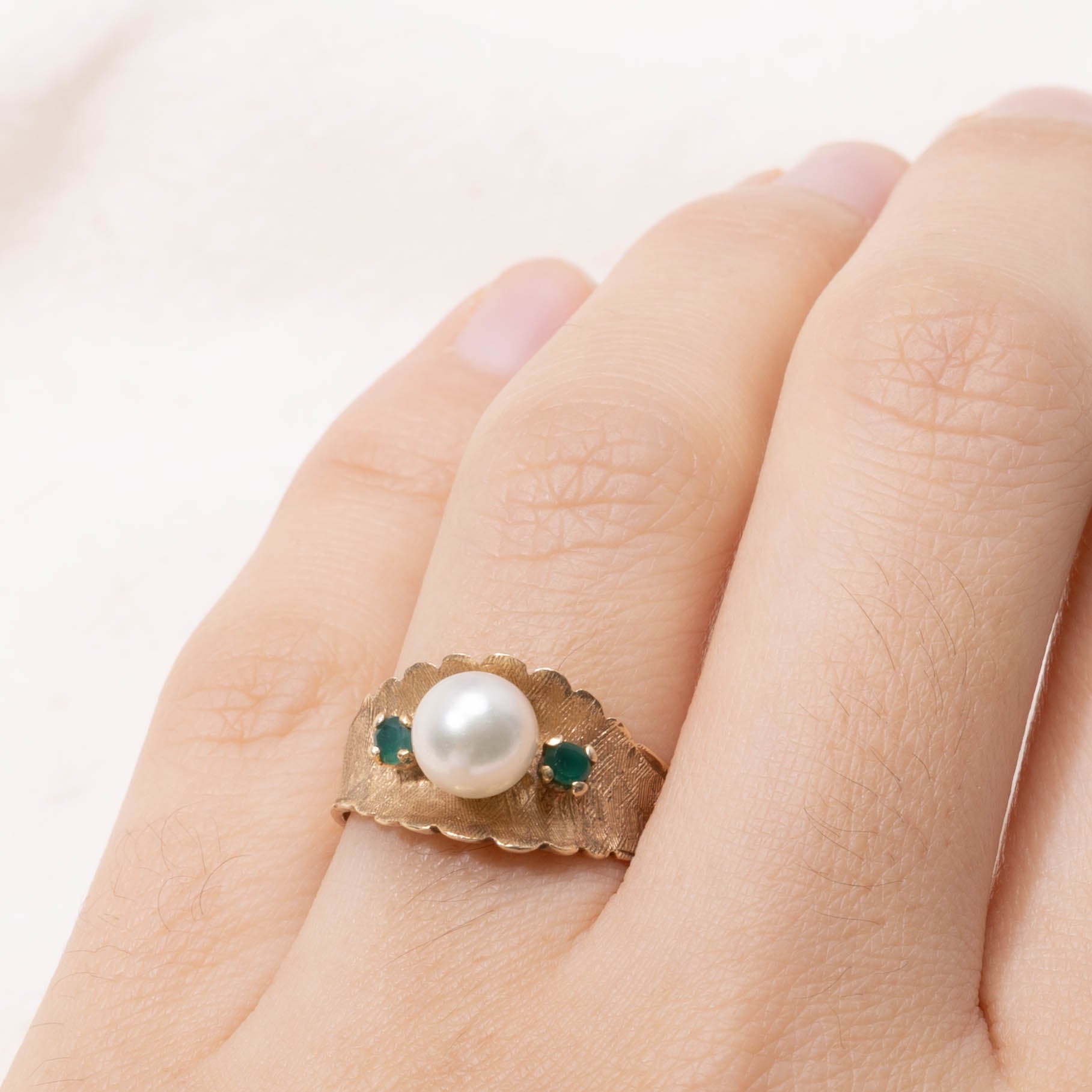 14k Pearl & Emerald Scalloped Textured Ring | SZ 6.75