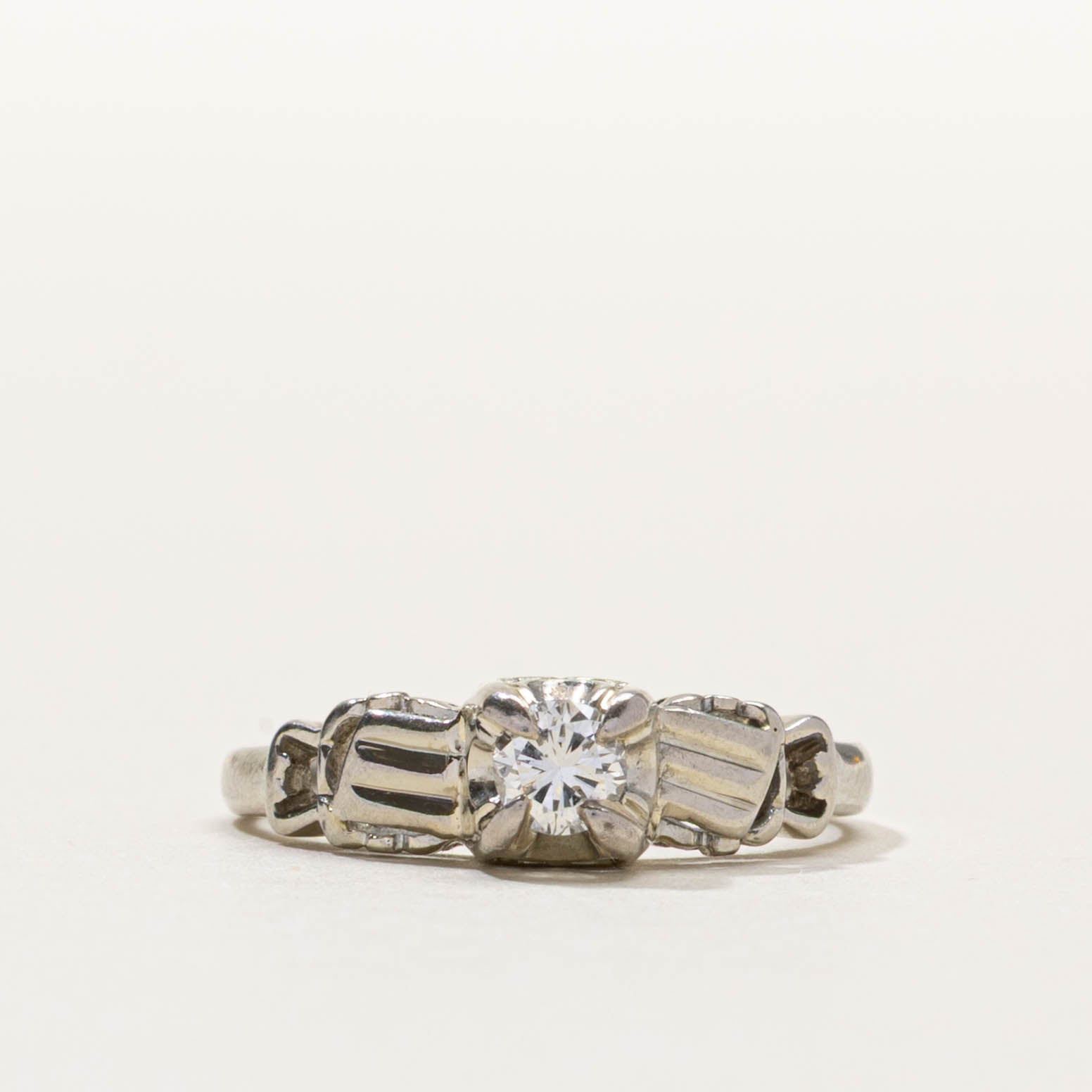 18k Illusion Set Diamond Grooved Ring | 0.18ct | SZ 5