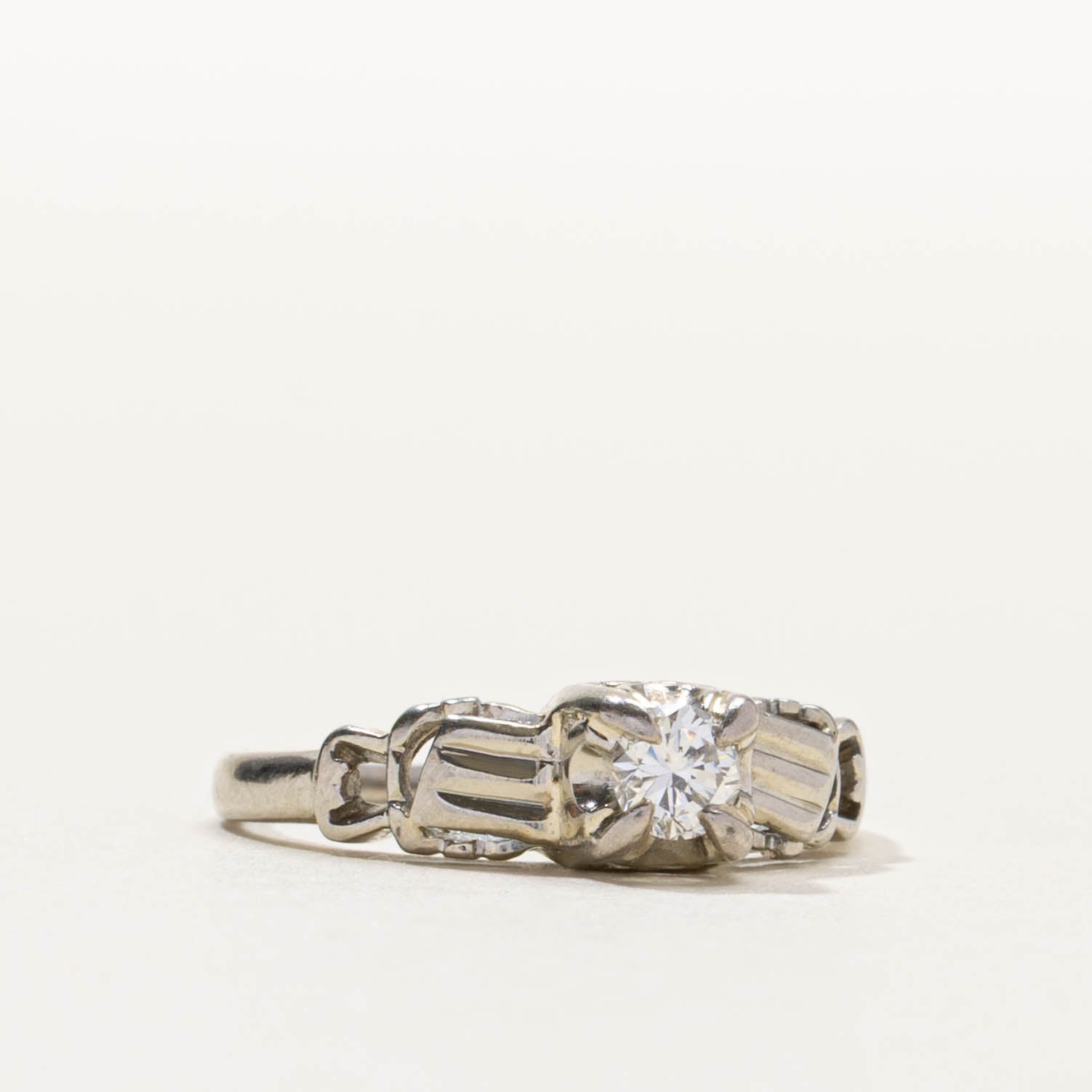 18k Illusion Set Diamond Grooved Ring | 0.18ct | SZ 5
