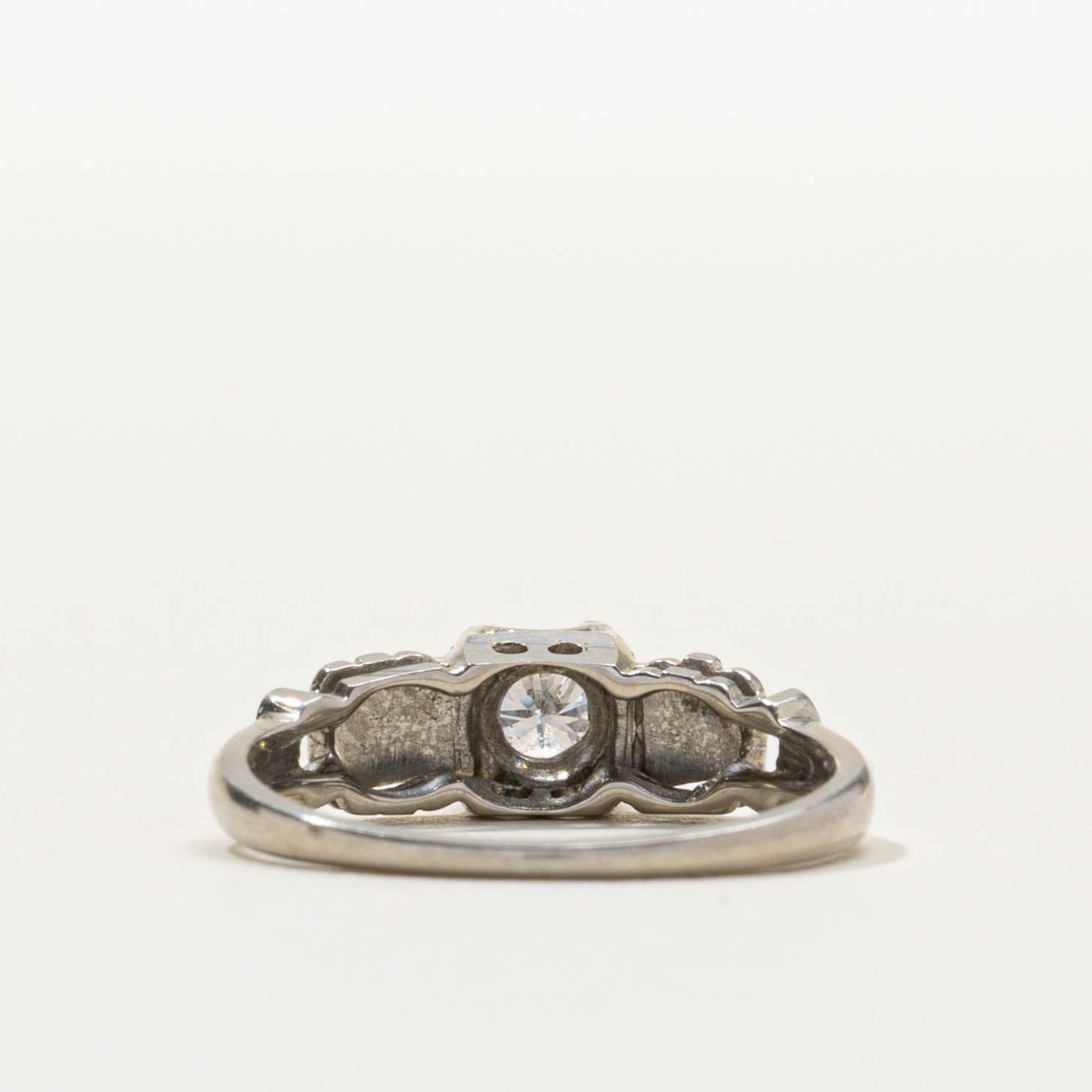 18k Illusion Set Diamond Grooved Ring | 0.18ct | SZ 5