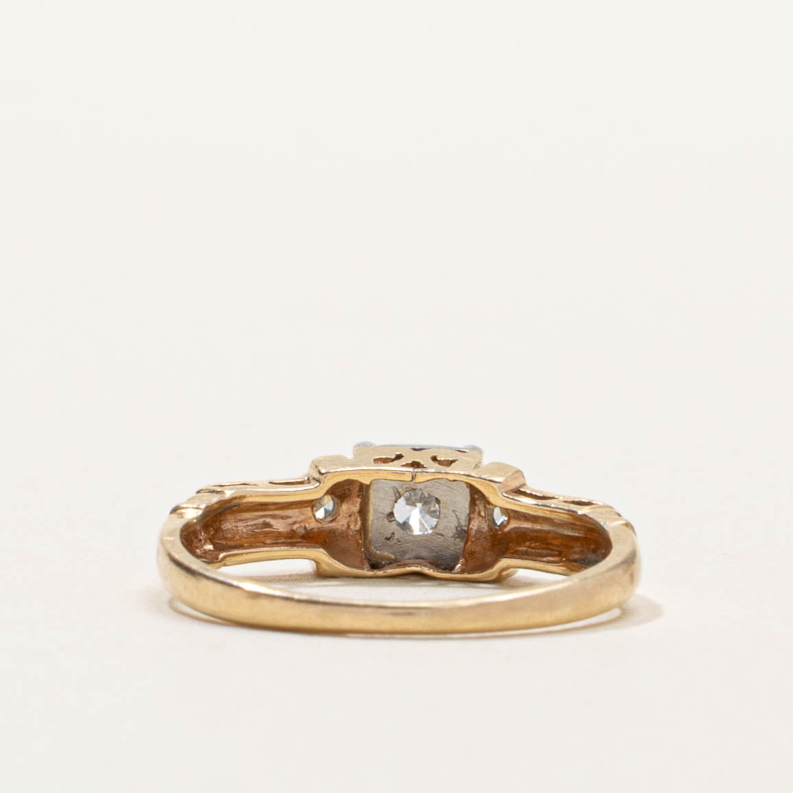 14k Illusion Set Diamond Accented Ring | 0.12ctw | SZ 3.75