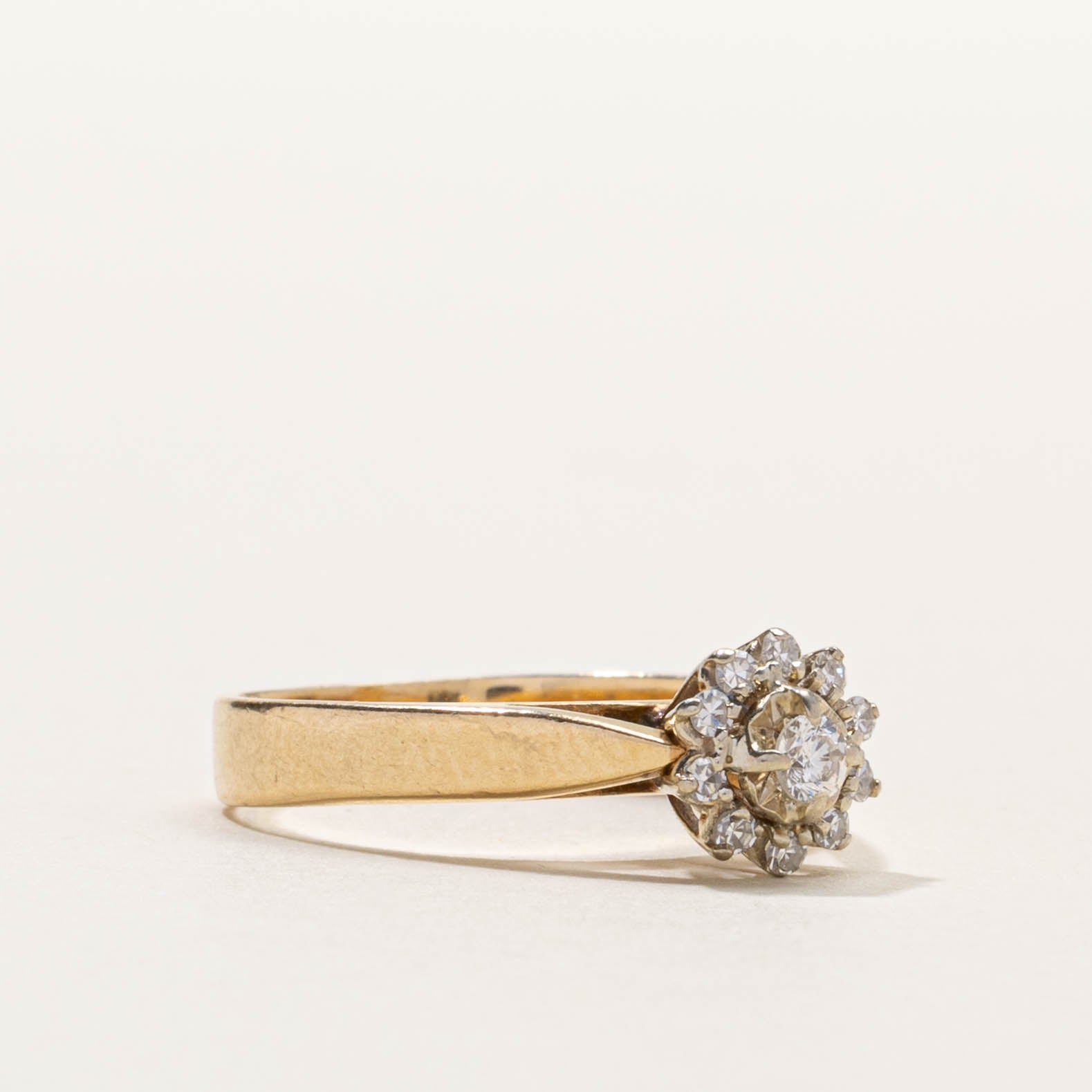 14k Illusion Set Diamond Petal Halo Ring | 0.19ctw | SZ 7