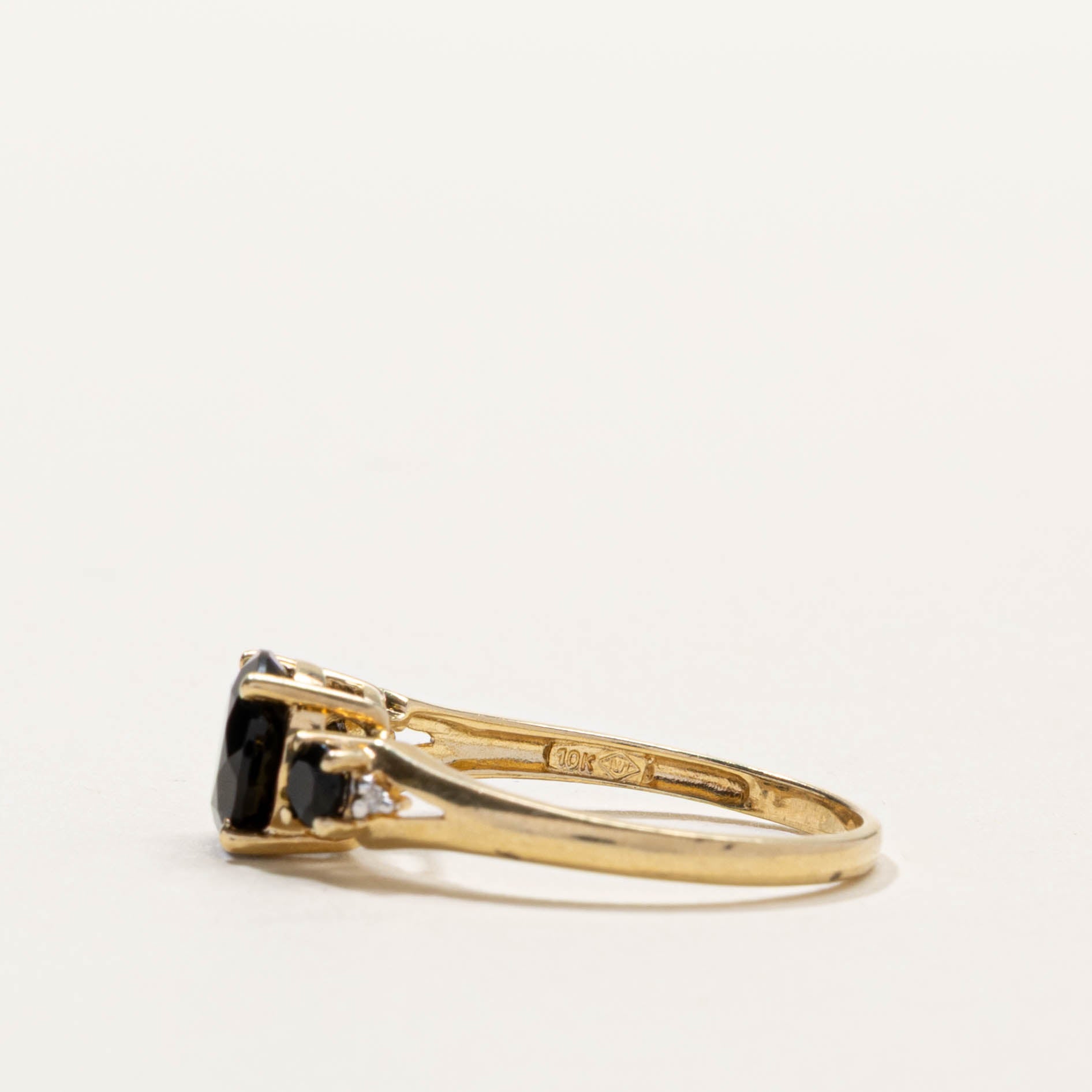 10k Three Stone Onyx Ring | SZ 7.25