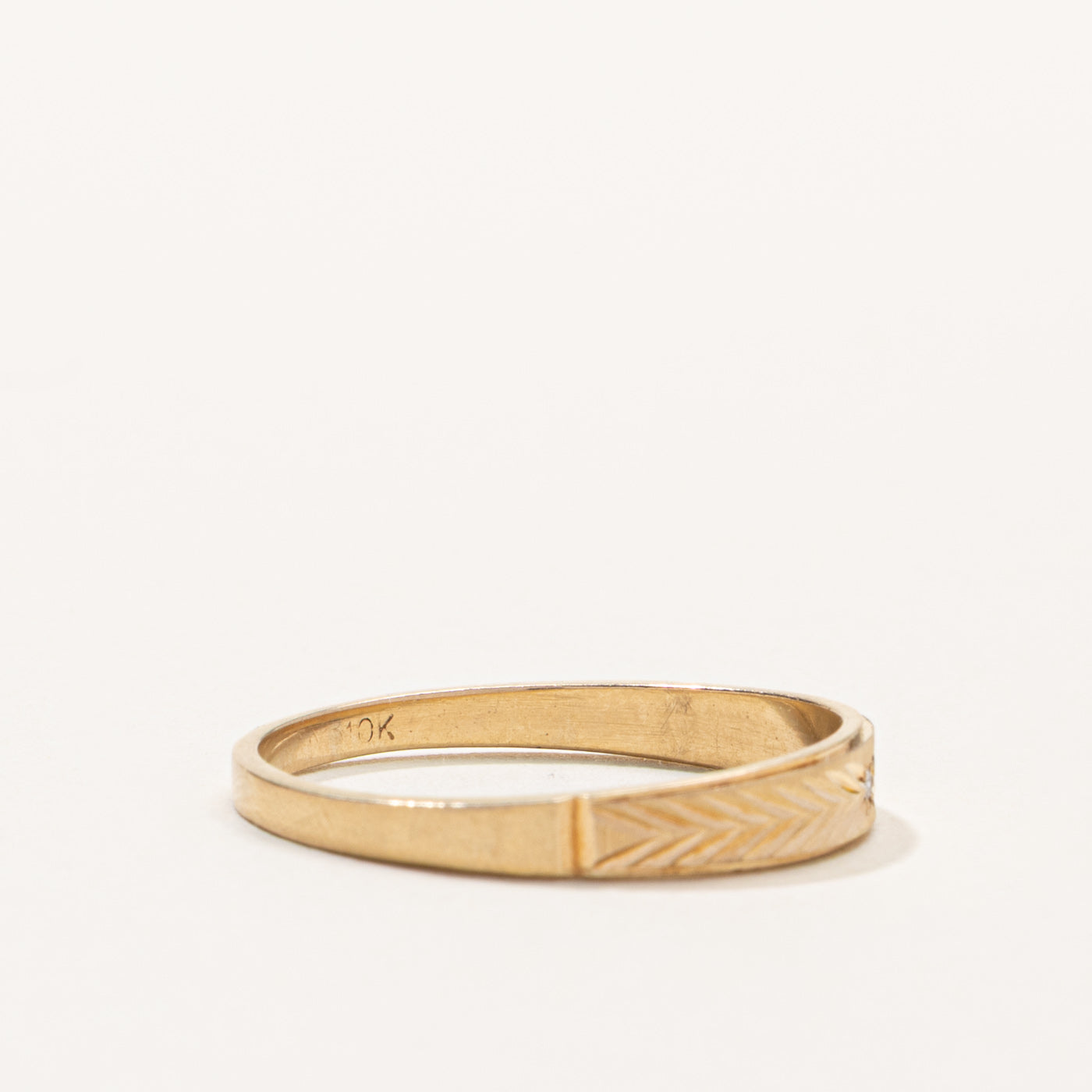 10k Star Set Diamond Engraved Band | SZ 10.5