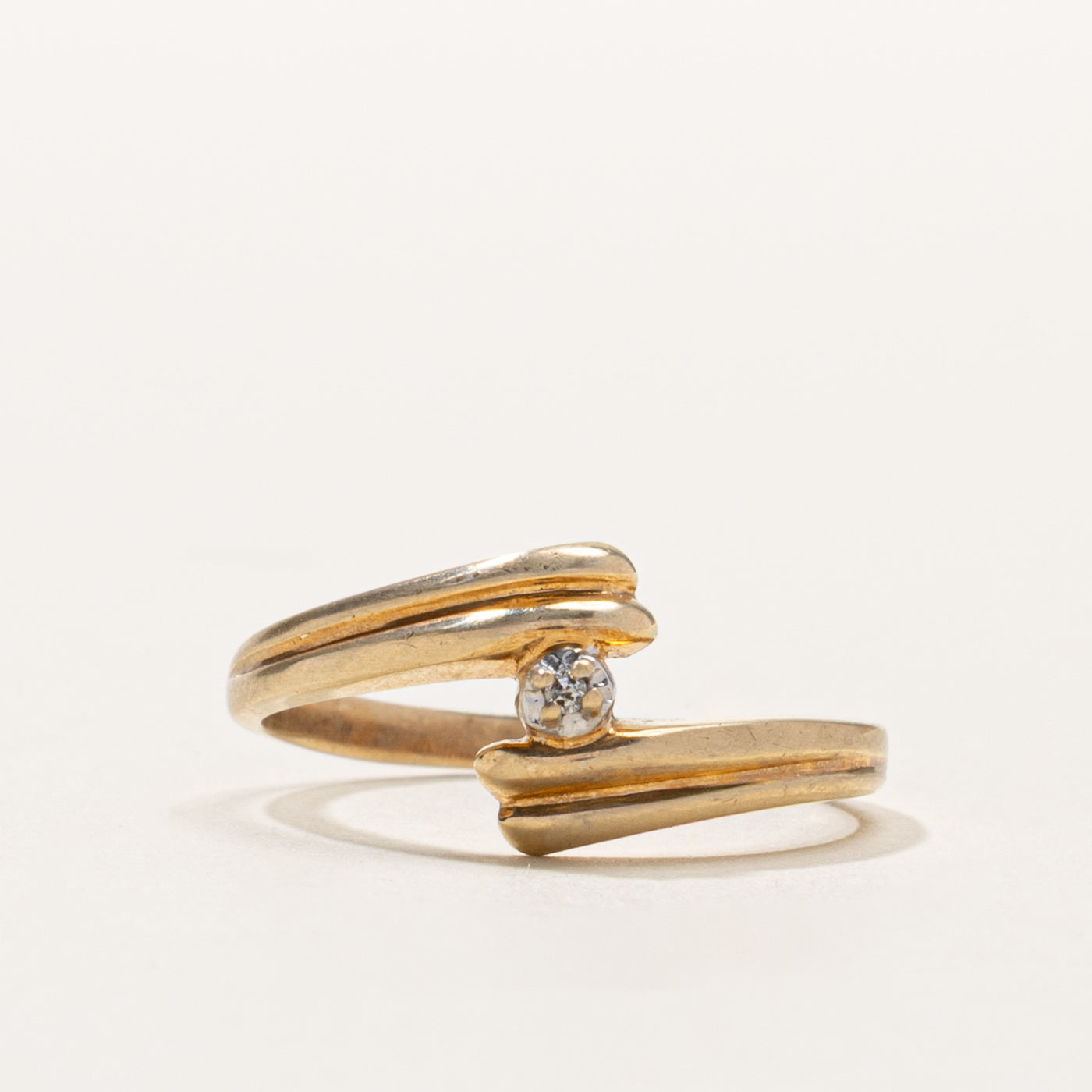 10k Diamond Grooved Bypass Ring | SZ 6.75