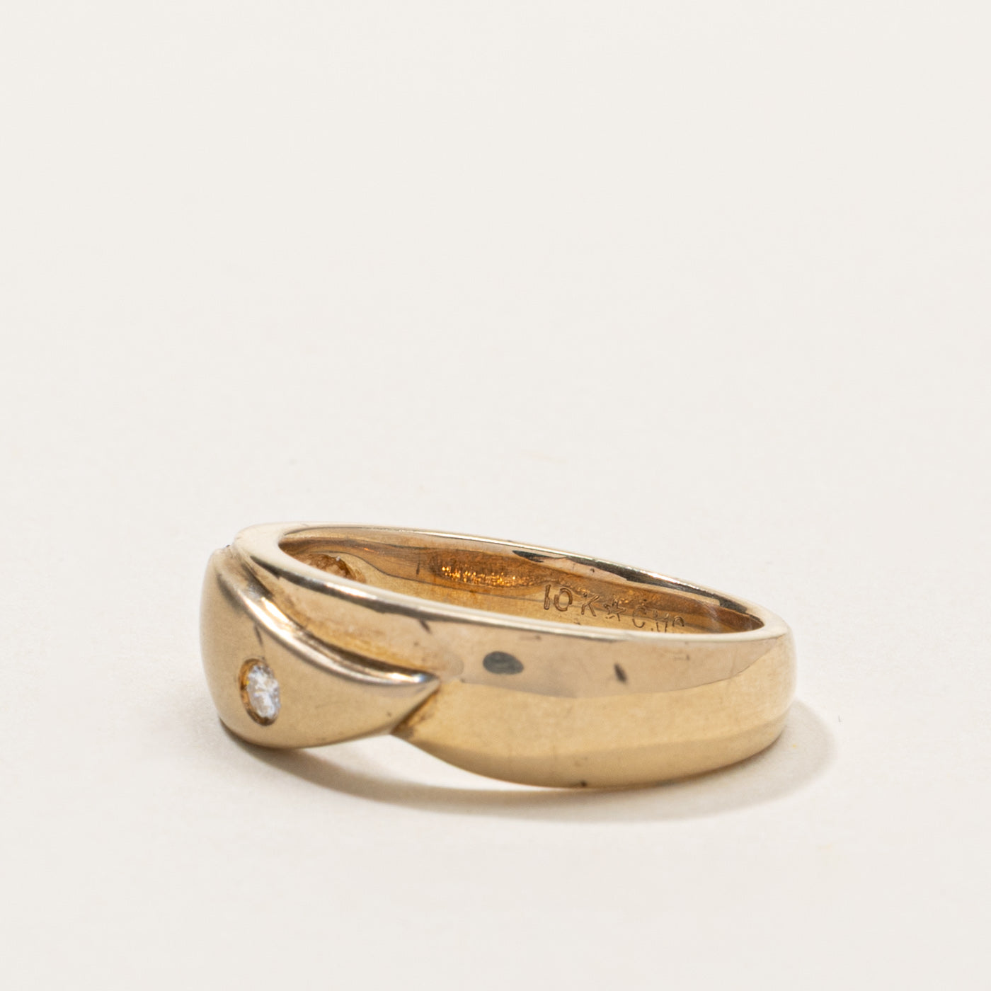 10k Flush Set Diamond Textured Band | SZ 7
