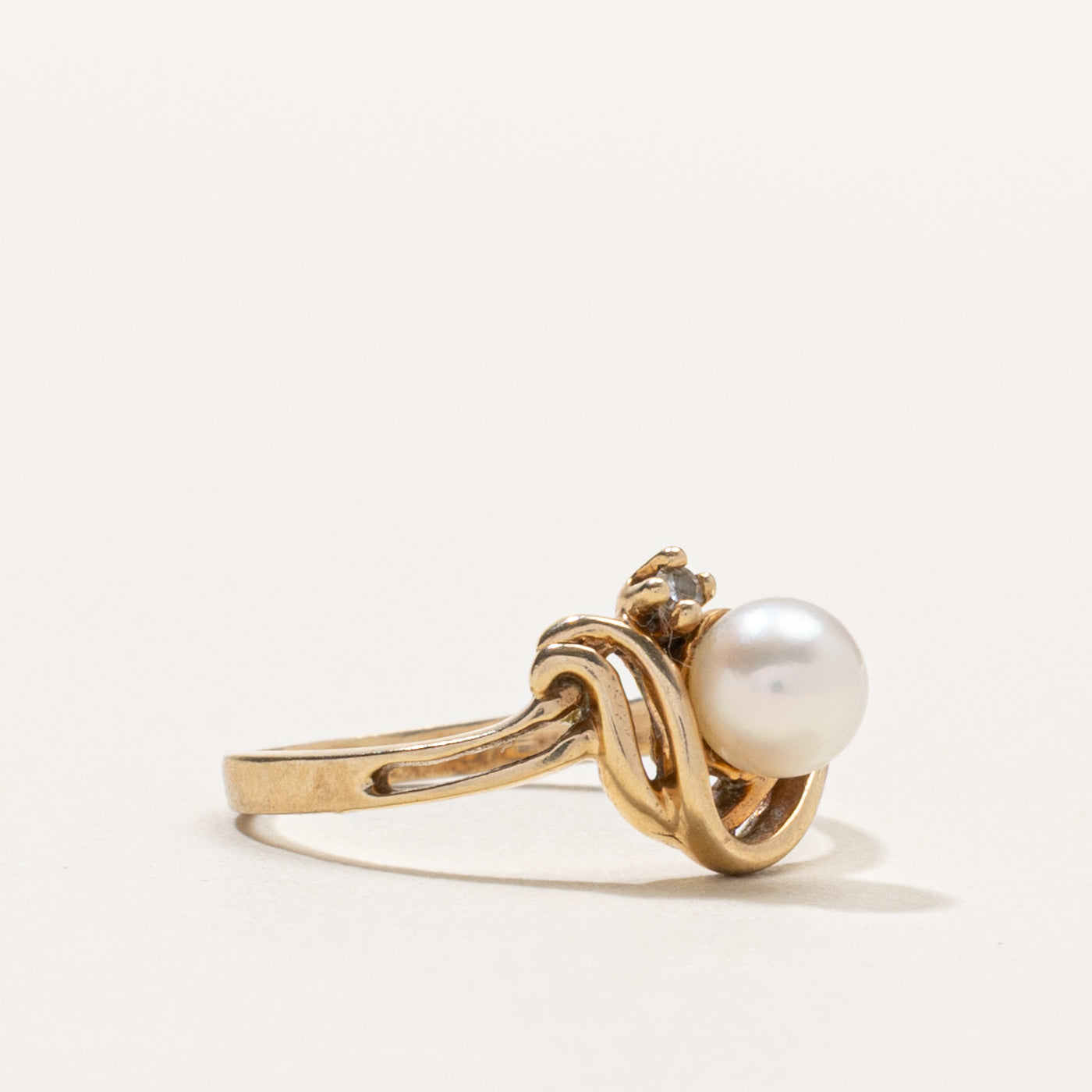 10k Pearl & Diamond Accented Wave Ring | SZ 5