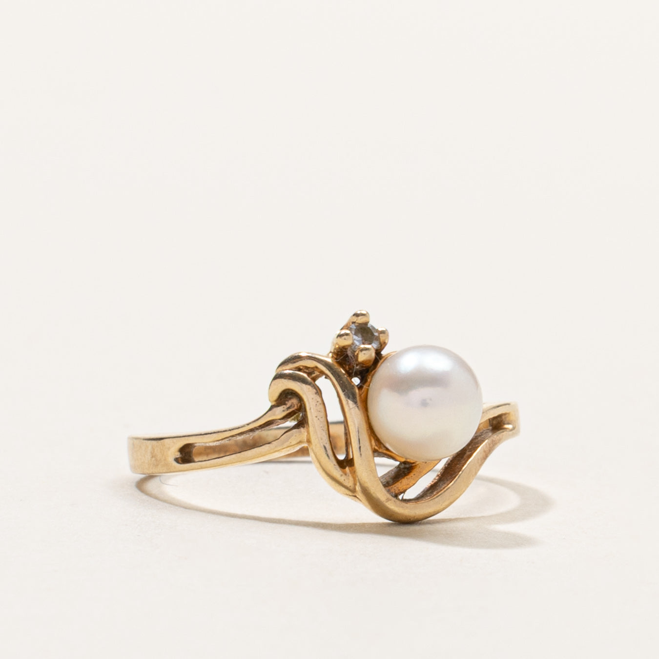 10k Pearl & Diamond Accented Wave Ring | SZ 5
