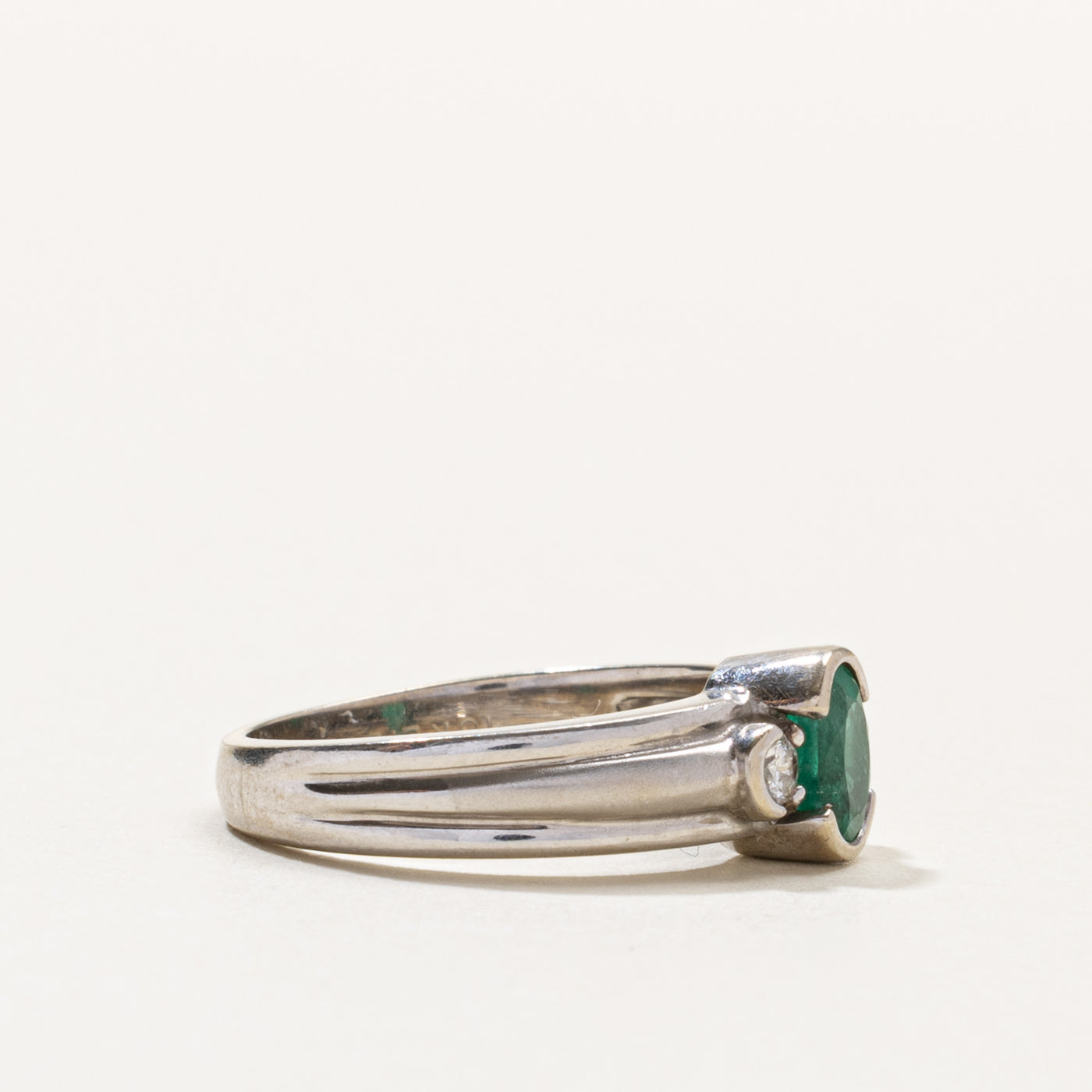 10k Semi Bezel Set Emerald & Diamond Grooved Ring | SZ 6